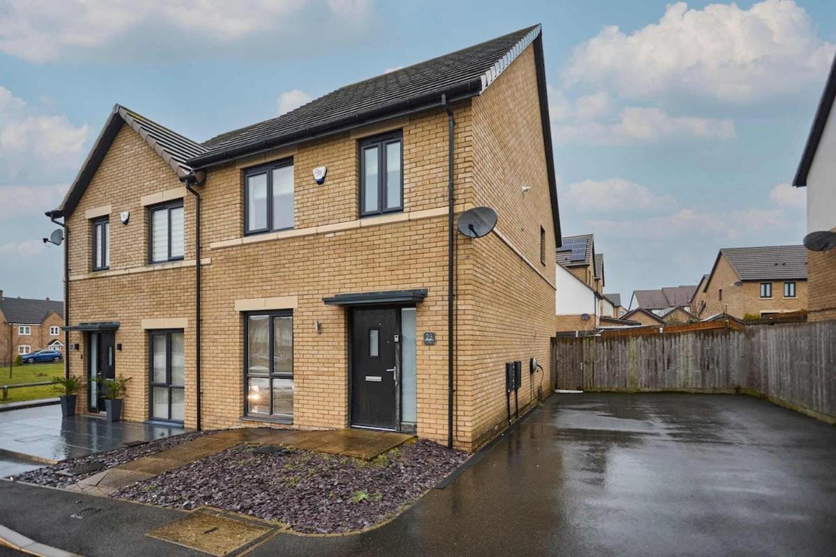 Modern Home with Garden, Corby