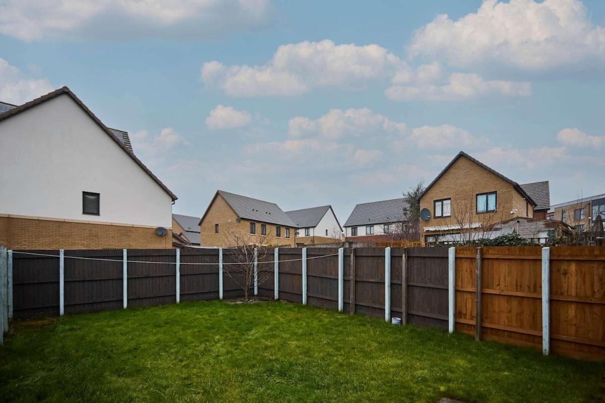 Modern Home with Garden, Corby