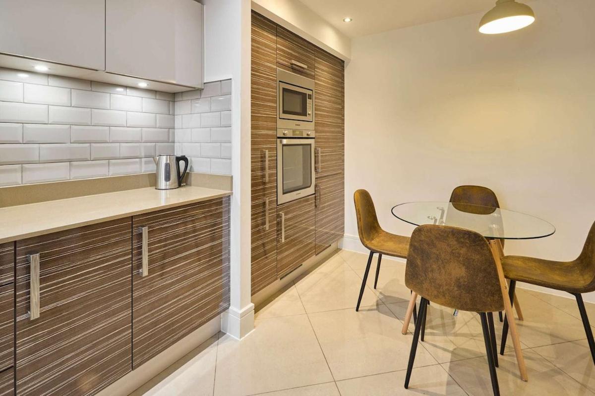 Modern Home with Garden, Corby