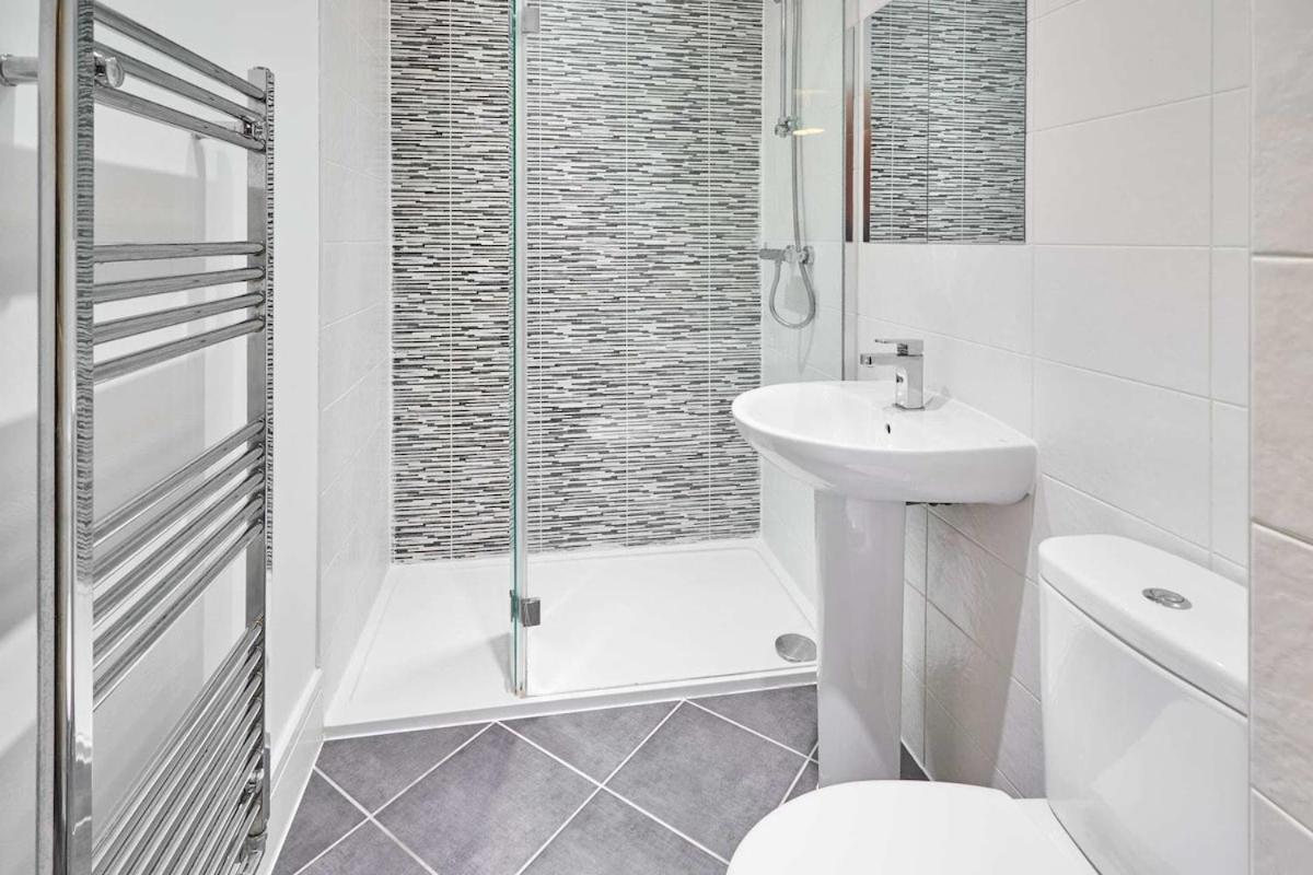 Modern Home with Garden, Corby