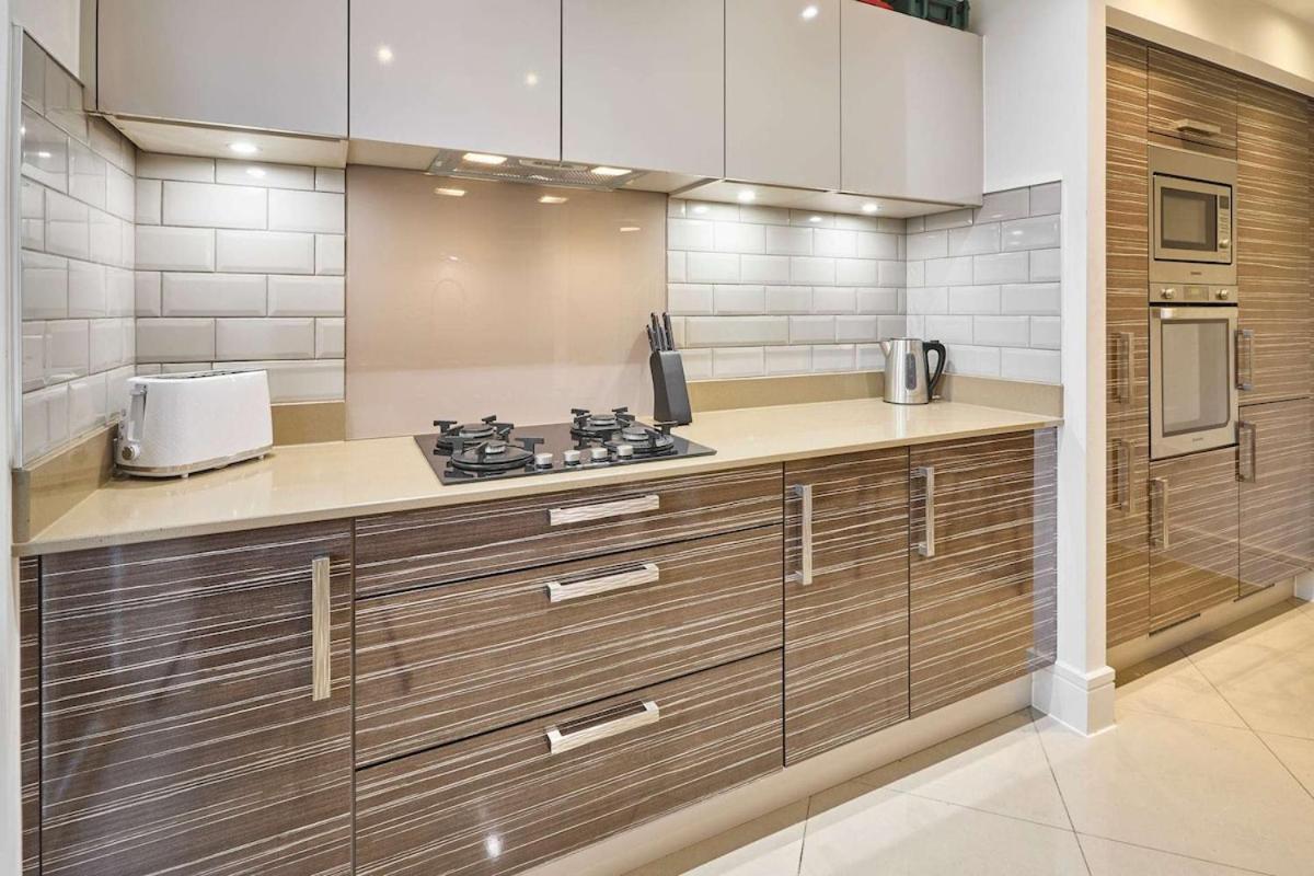 Modern Home with Garden, Corby