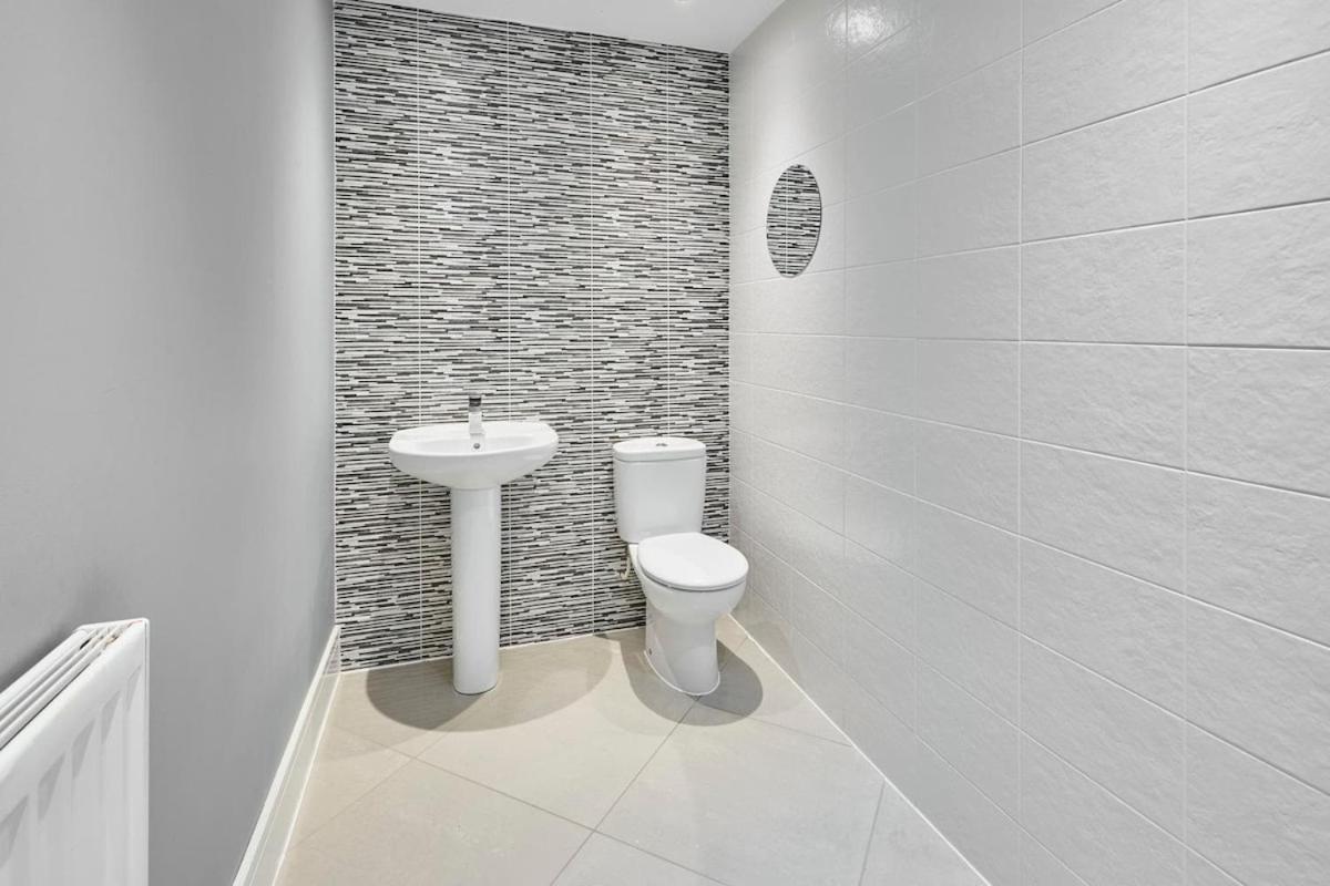 Modern Home with Garden, Corby