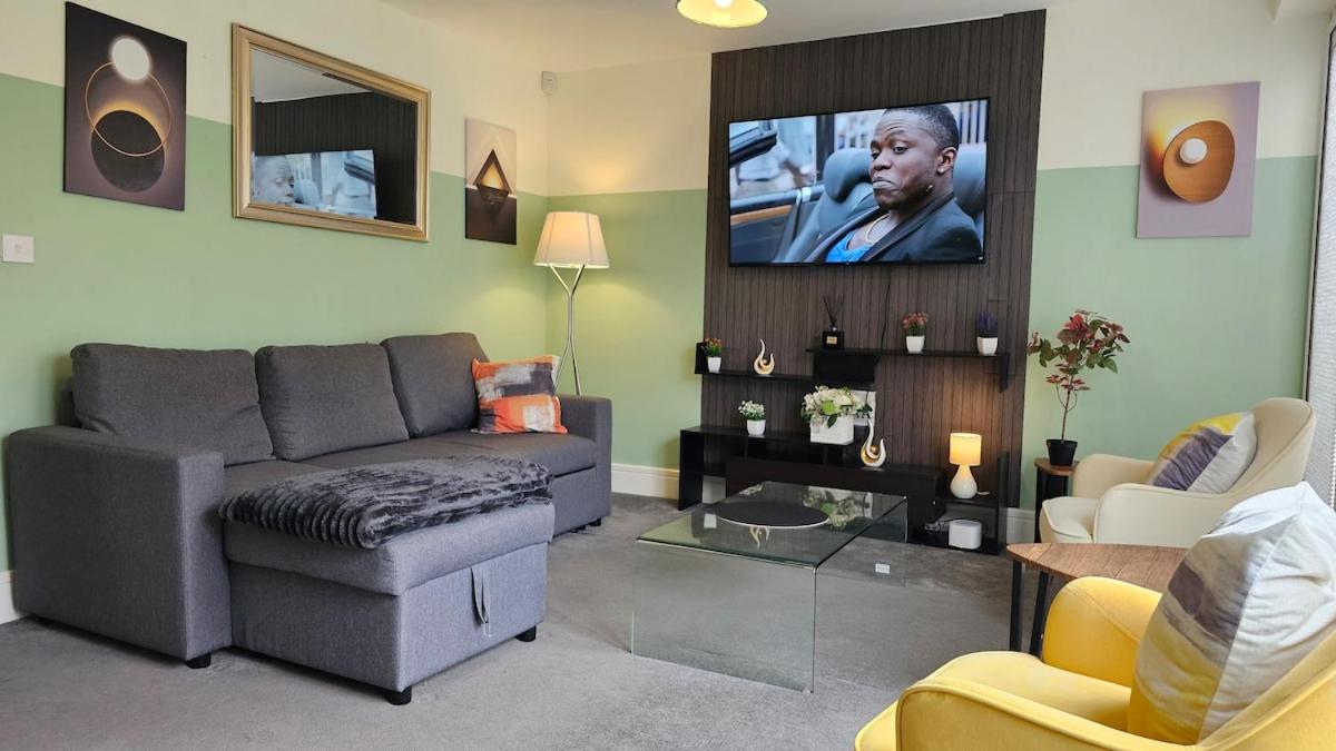 Modern Home with Garden, Corby