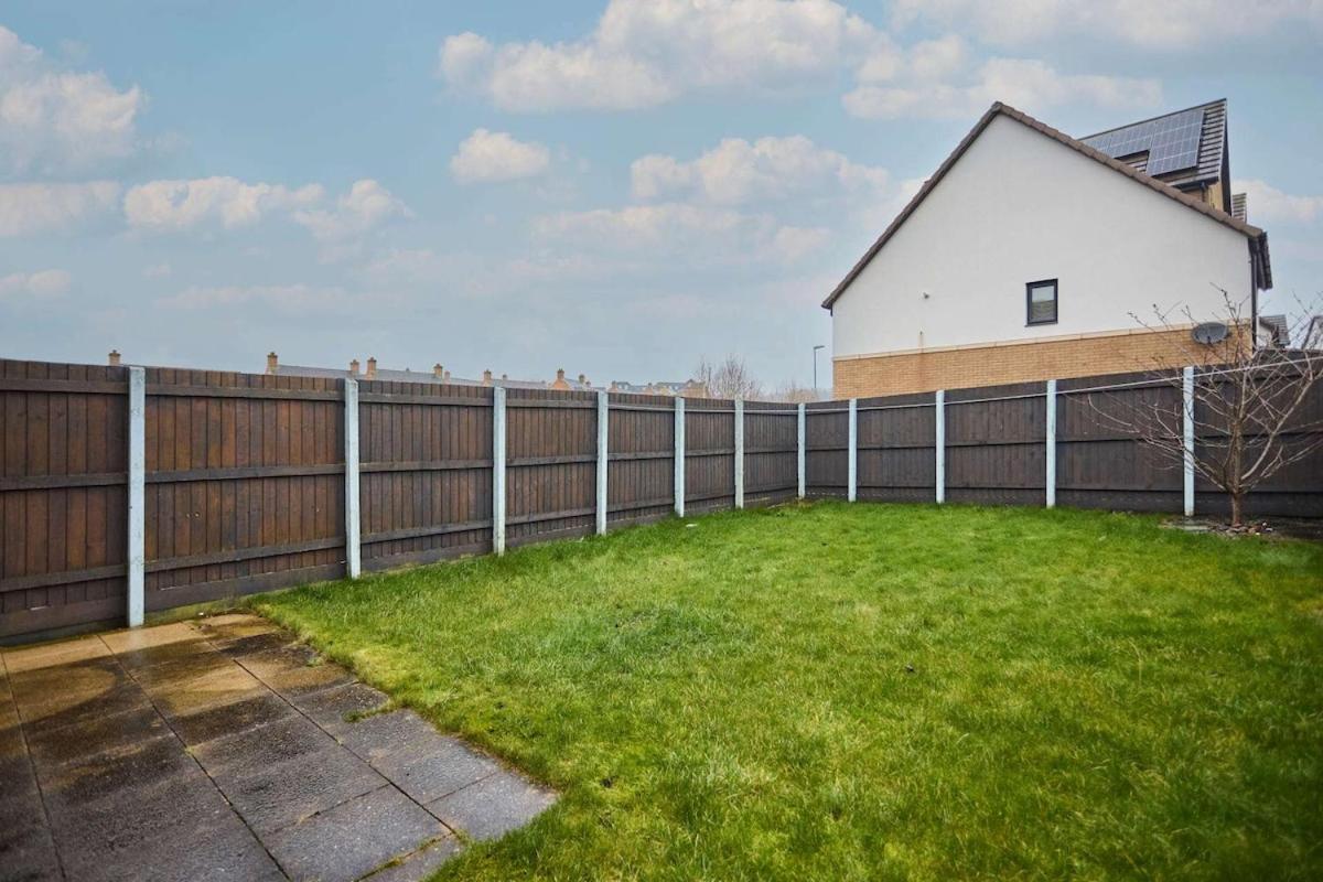 Modern Home with Garden, Corby