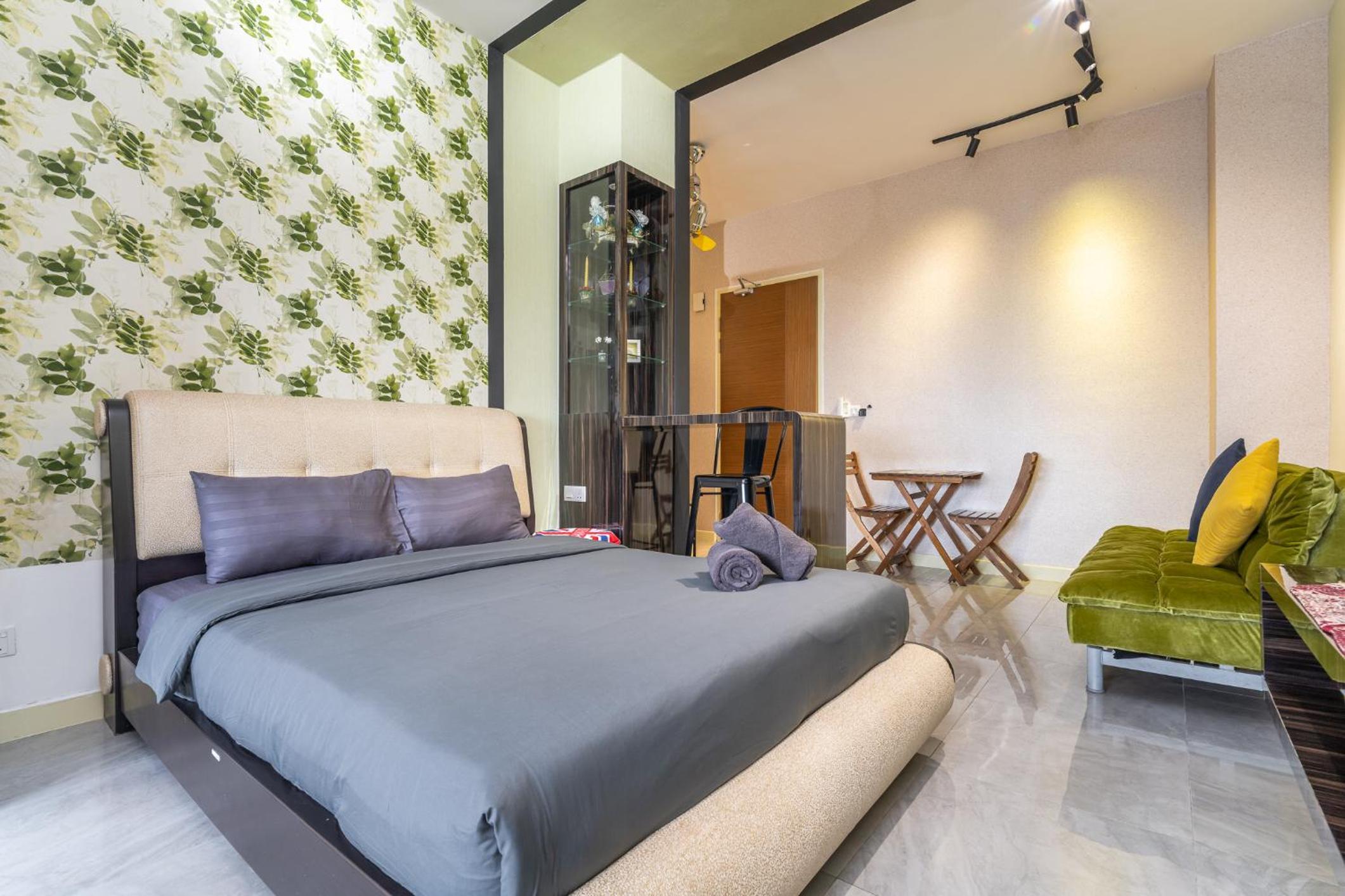 Imperio A2213 with Bathtub 3pax free Wifi Parking
