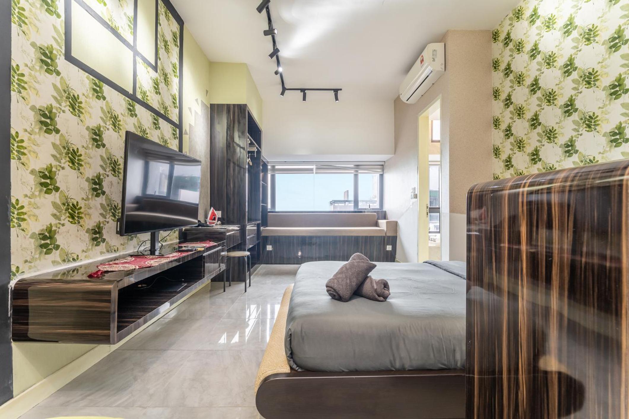 Imperio A2213 with Bathtub 3pax free Wifi Parking