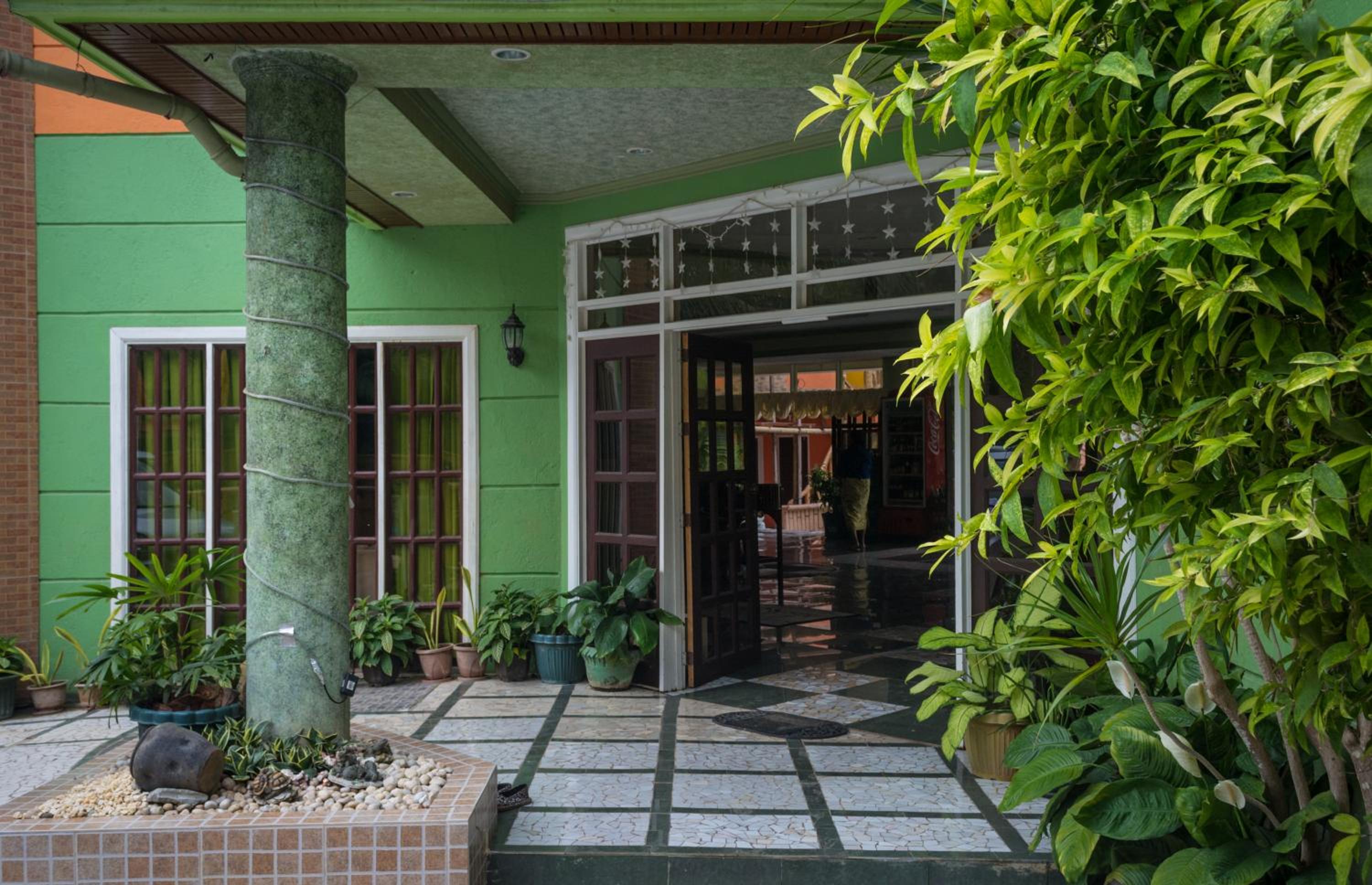 Stefanie Grace Inn