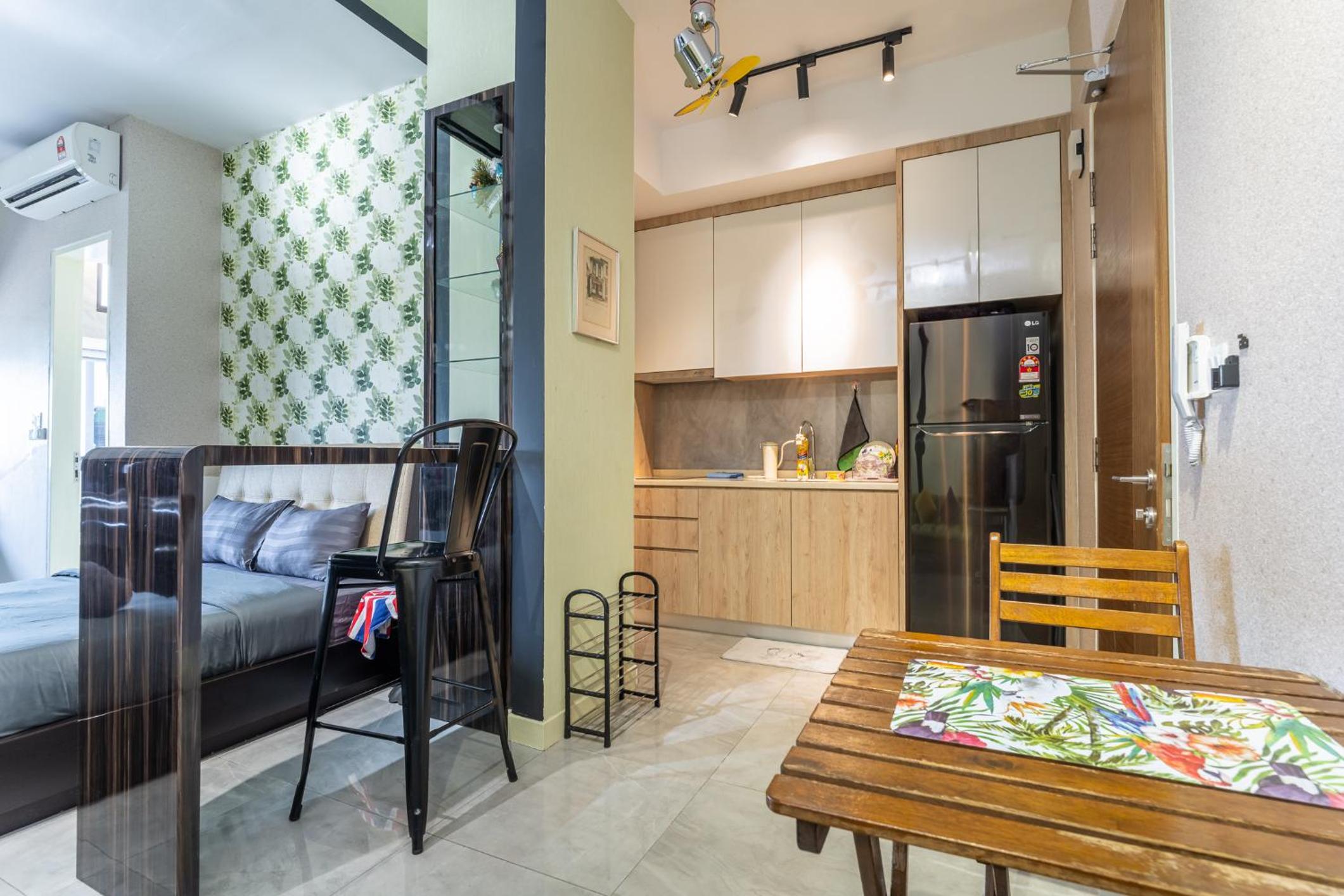 Imperio A2213 with Bathtub 3pax free Wifi Parking