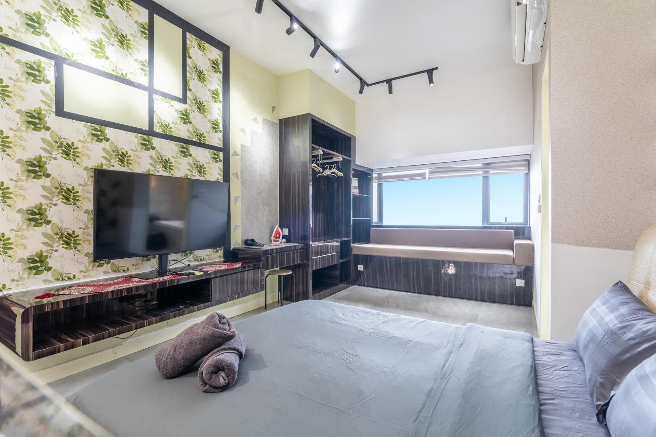Imperio A2213 with Bathtub 3pax free Wifi Parking