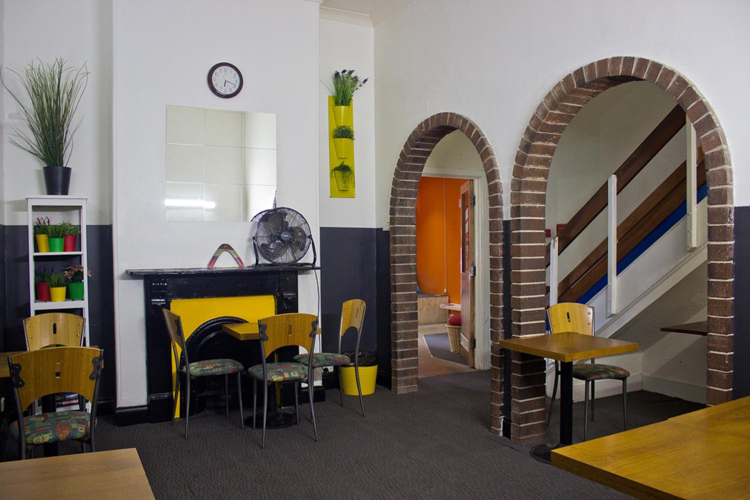 Adelaide Travellers Inn Backpackers Hostel