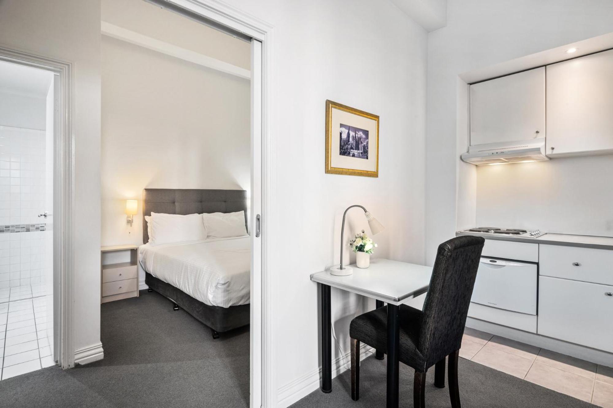 Bright 1-Bed Apartment Steps from Collins Street