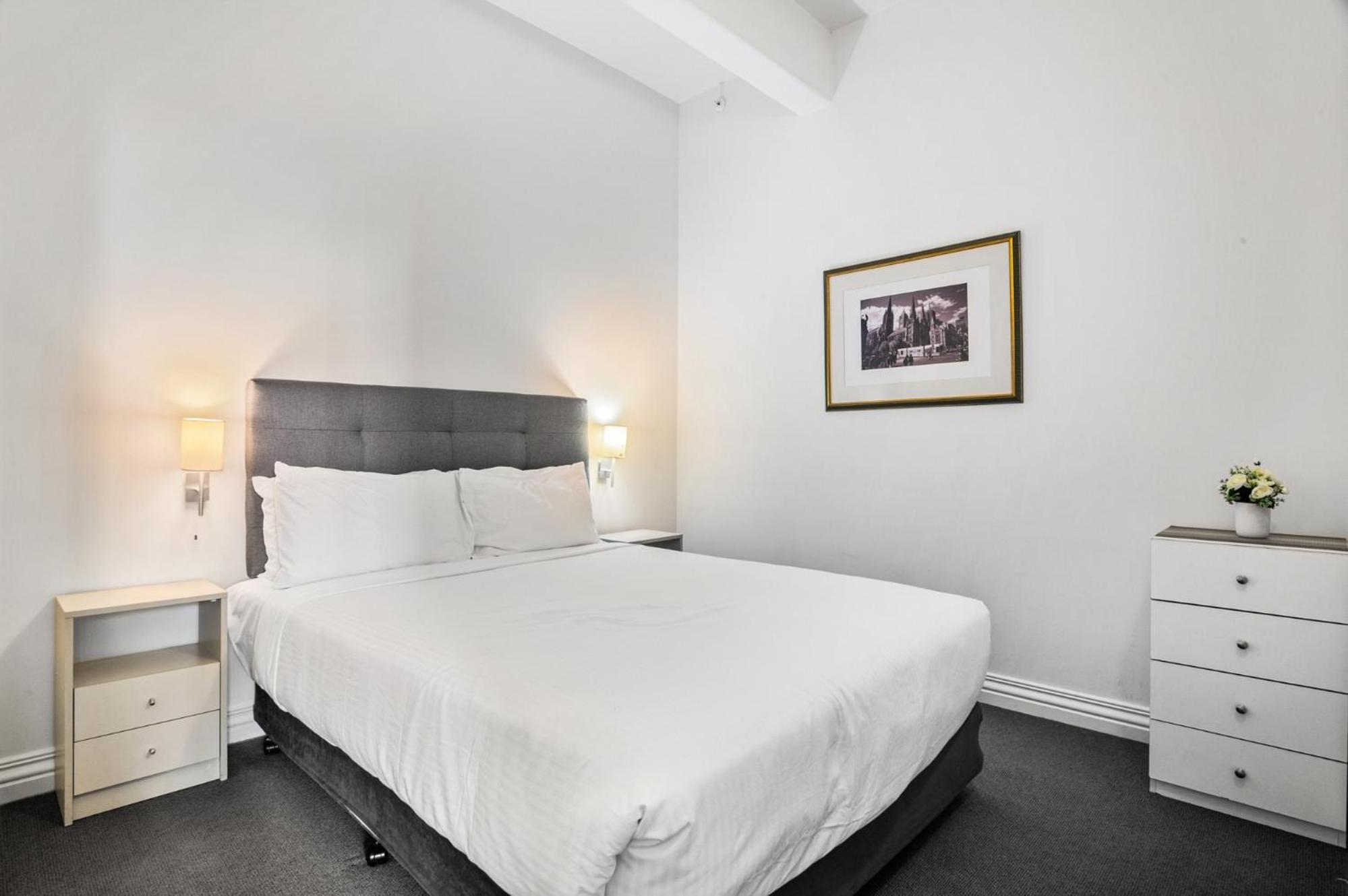 Bright 1-Bed Apartment Steps from Collins Street