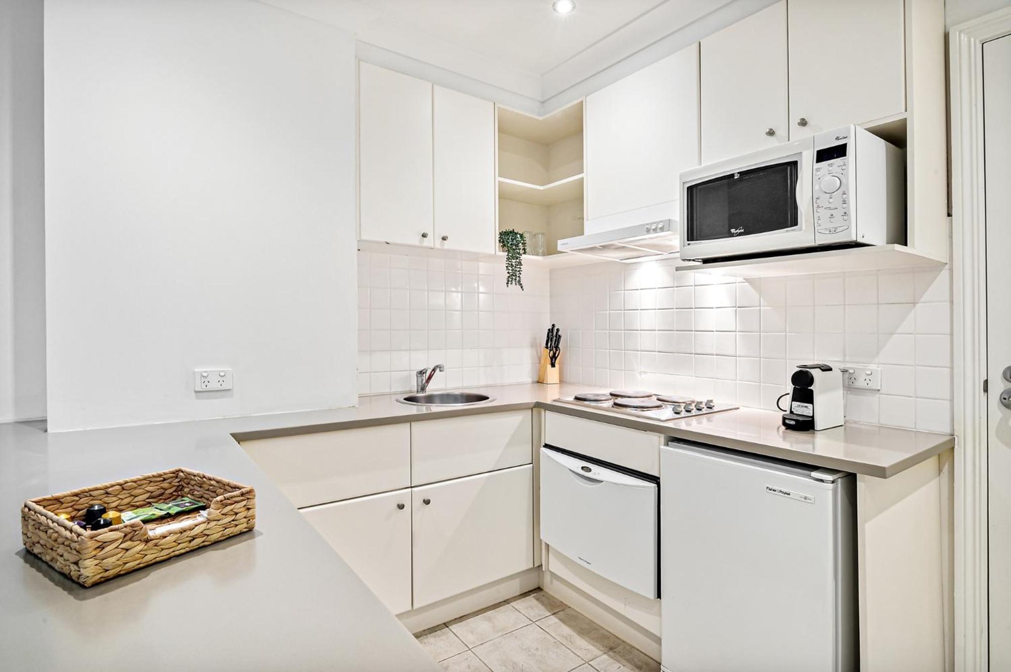 1-Bed Stay in Melbourne s Heart
