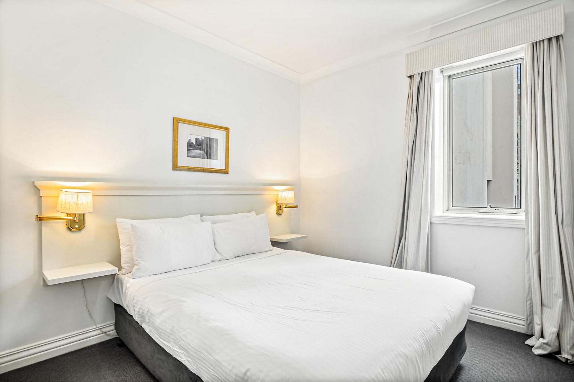 1-Bed Stay in Melbourne s Heart