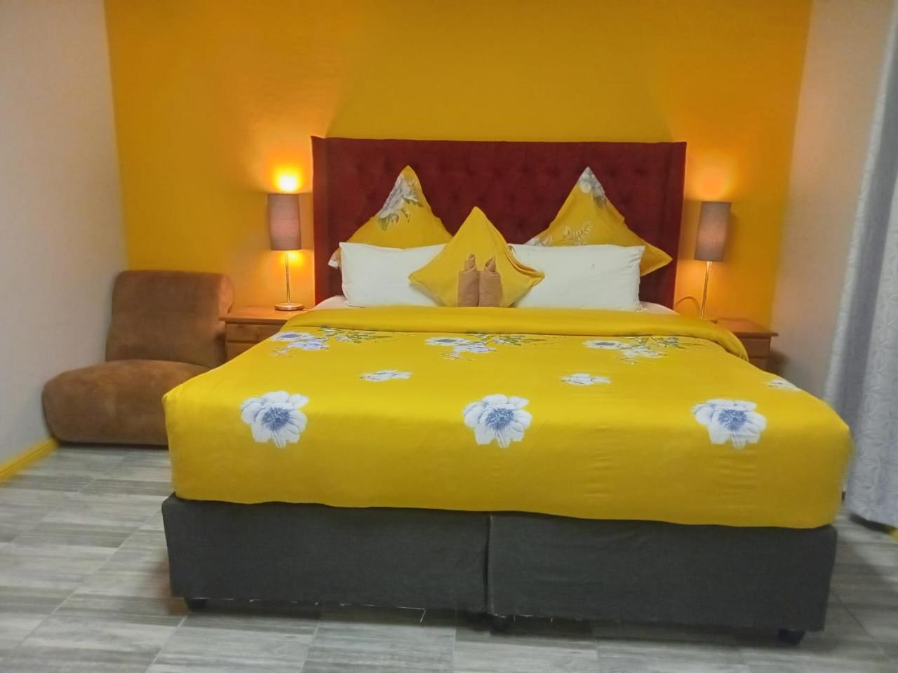 Neo & Ruks Guest Houses parow 4