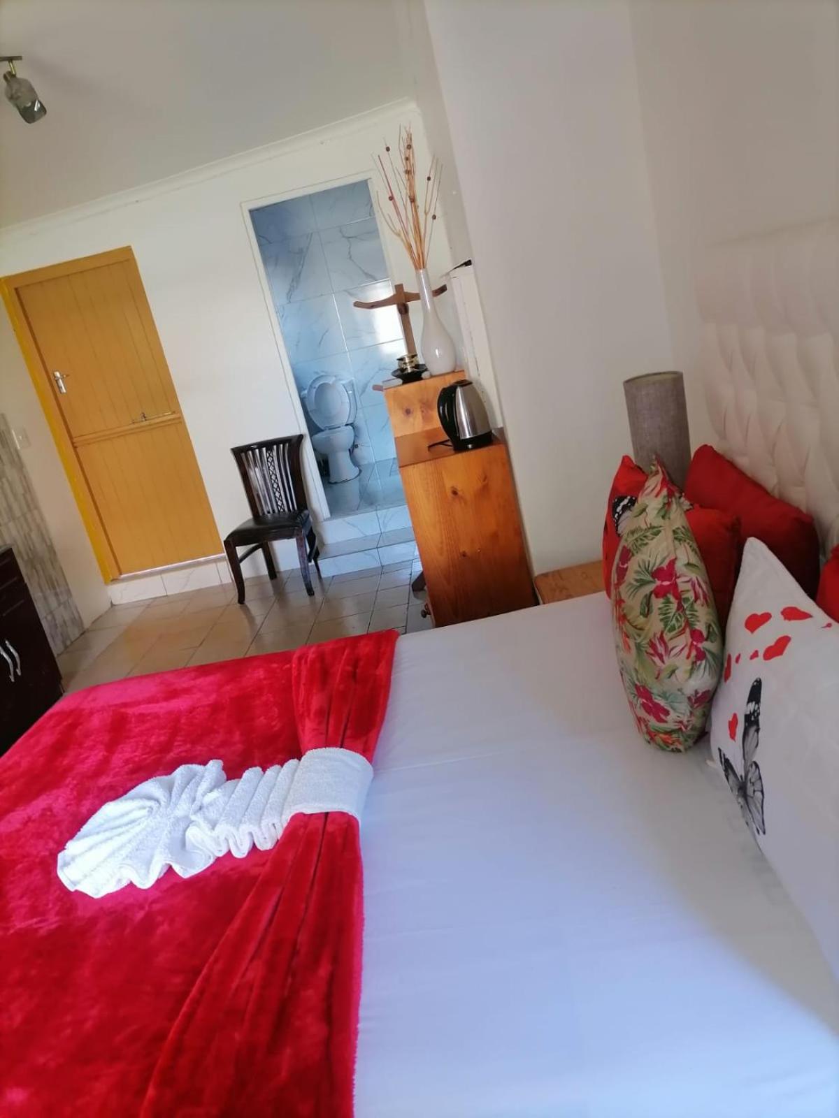 Neo & Ruks Guest Houses parow 4