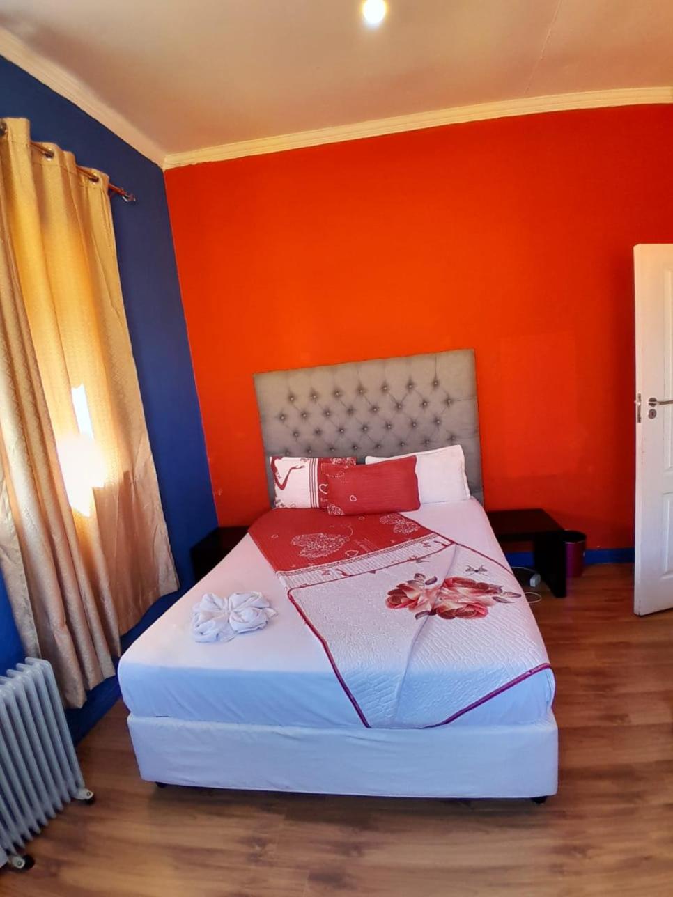 Neo & Ruks Guest Houses parow 4