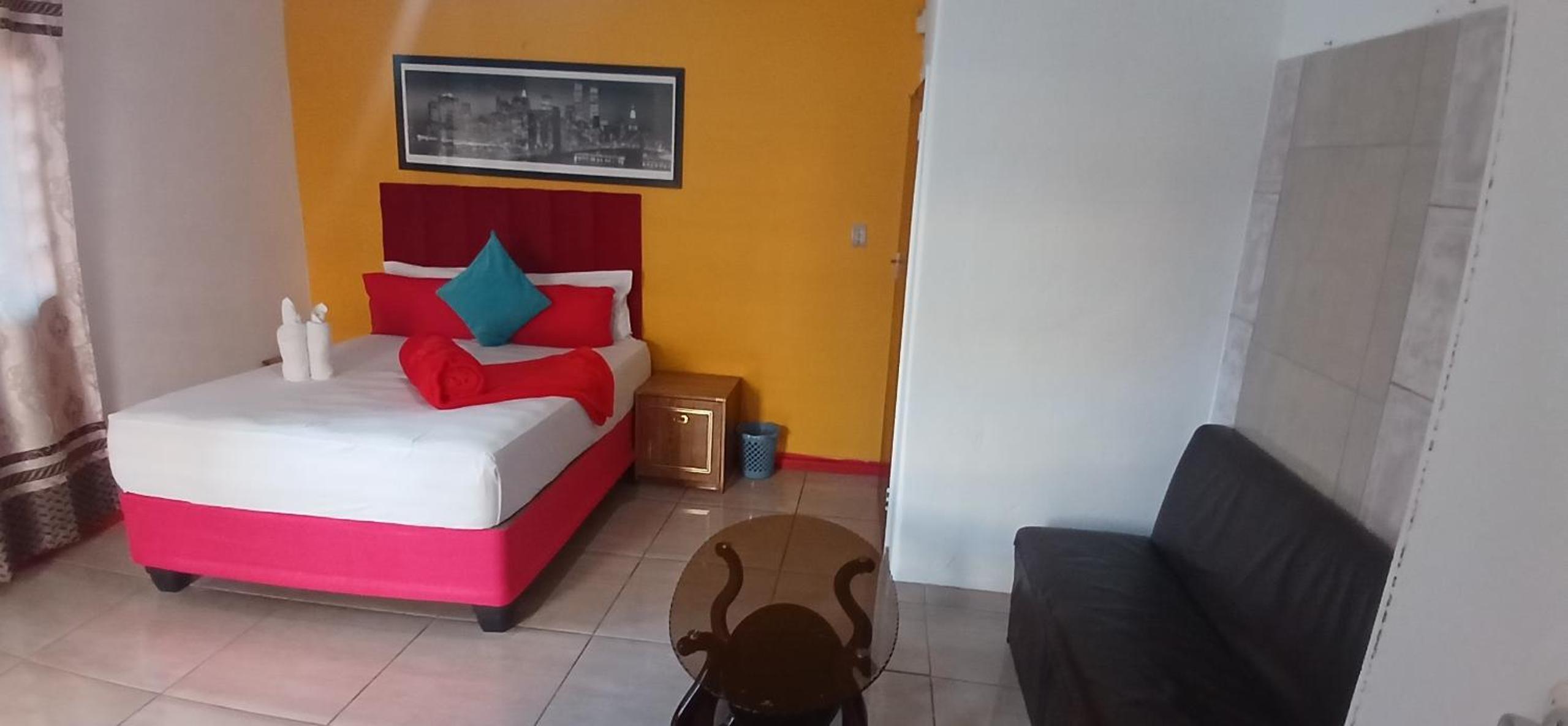 Neo & Ruks Guest Houses parow 4