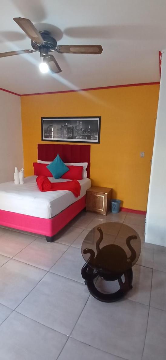 Neo & Ruks Guest Houses parow 4