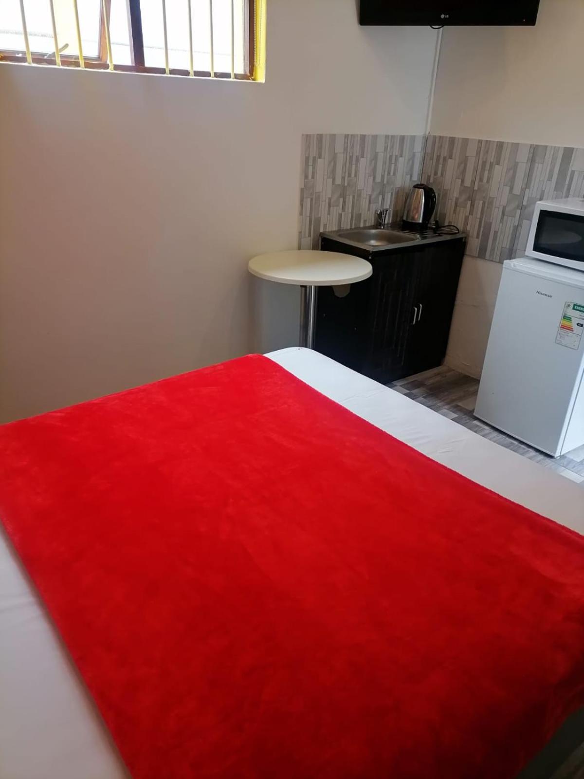 Neo & Ruks Guest Houses parow 4