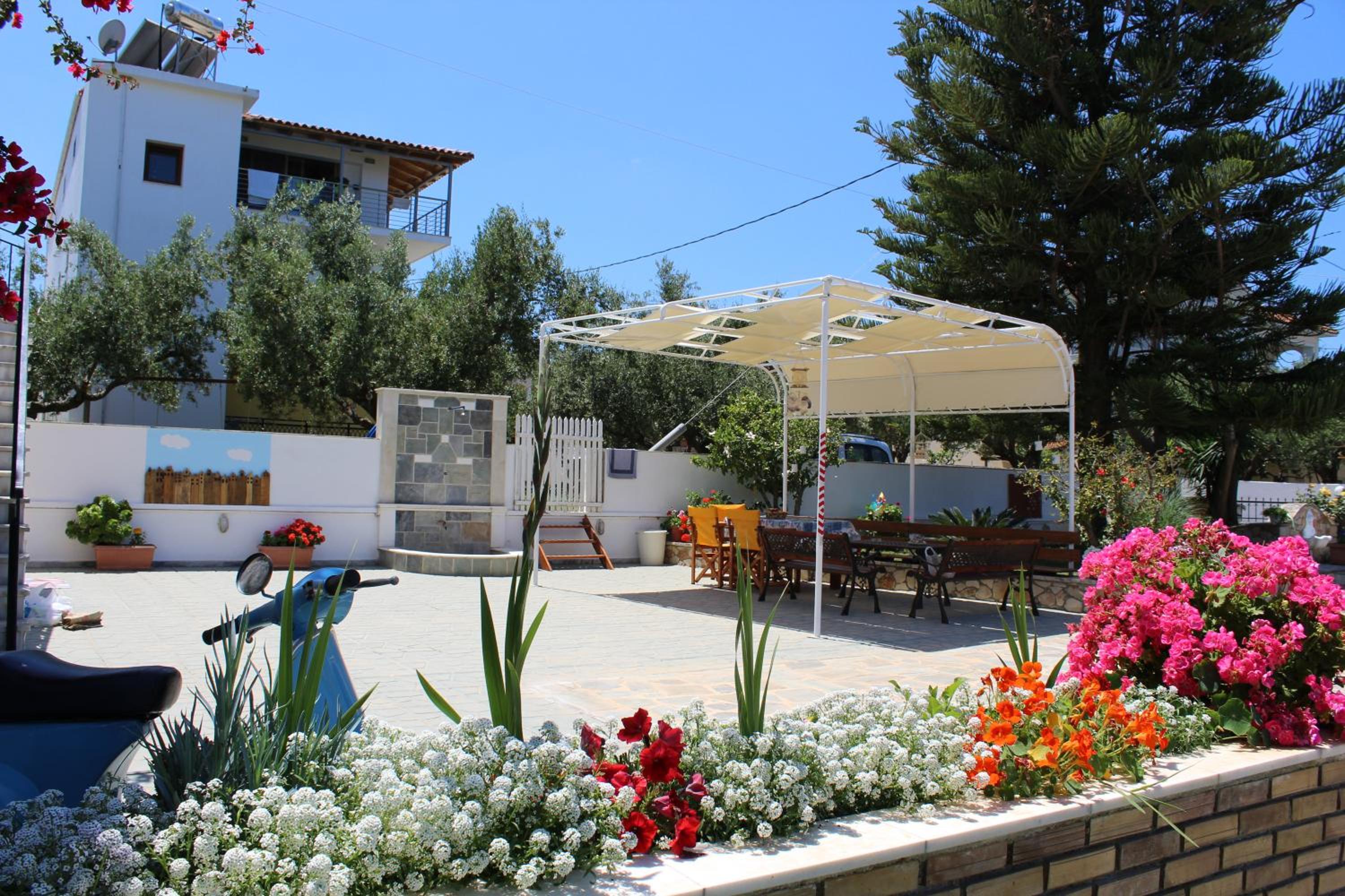 Panorama Studios & Apartments