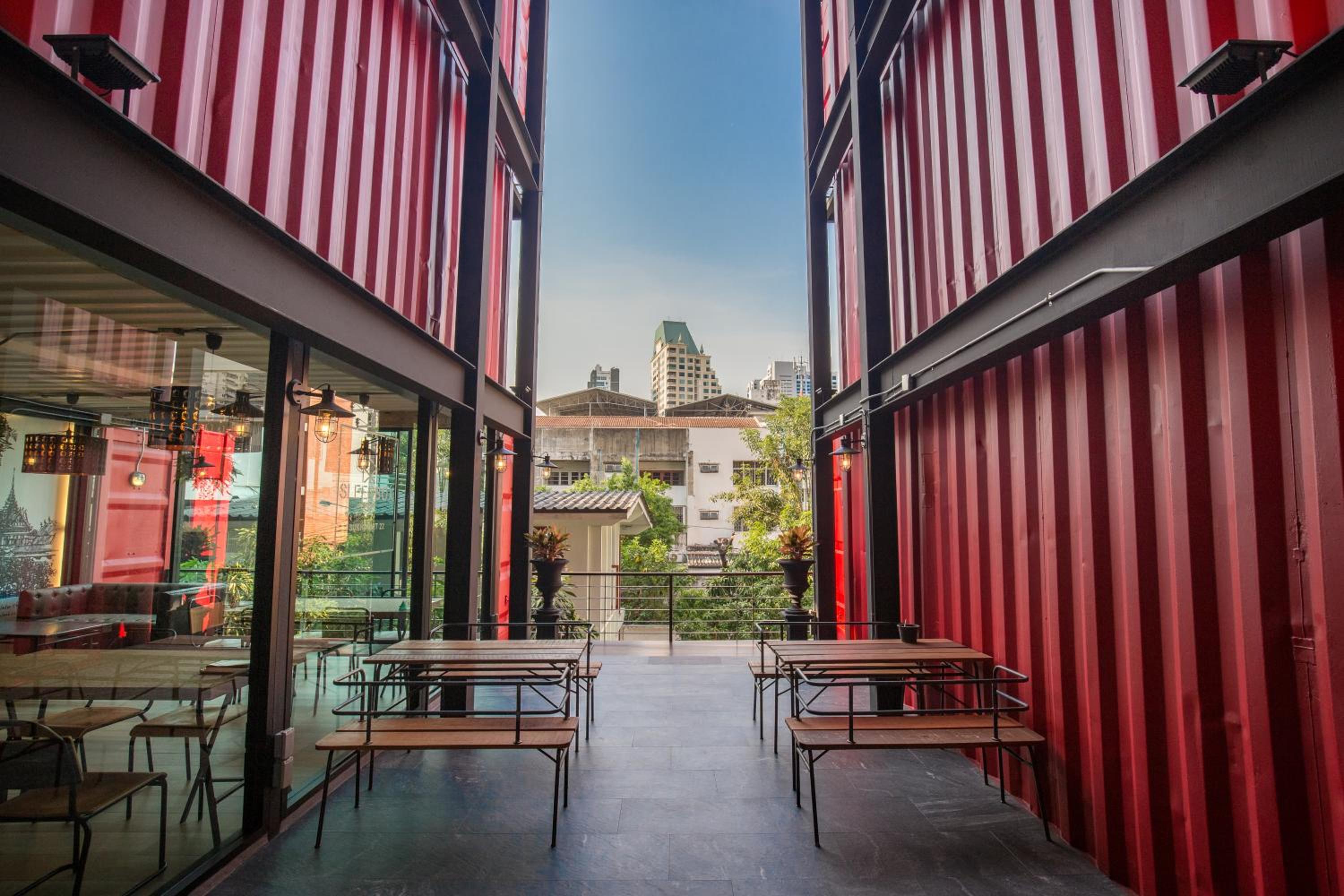 Sleep Box Hotel Sukhumvit 22