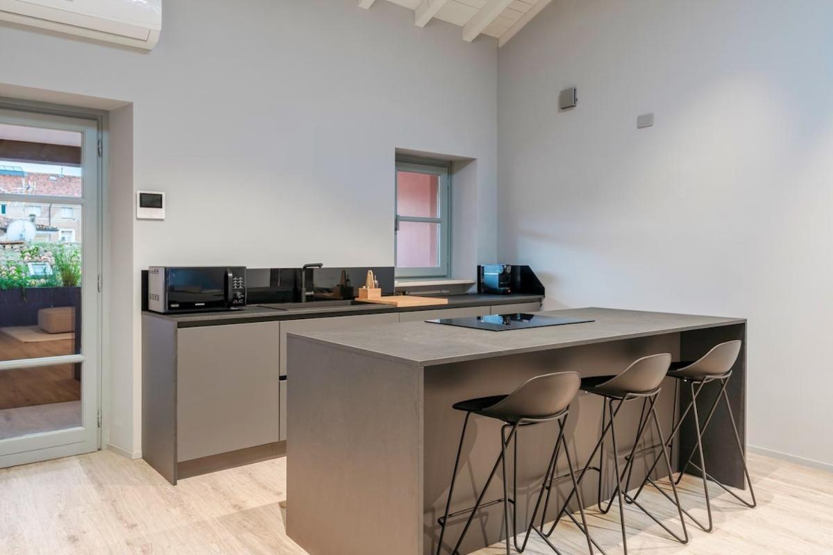 HOST4U - Beautiful Apartment 56 in Brescia City Center Piazzale Arnaldo
