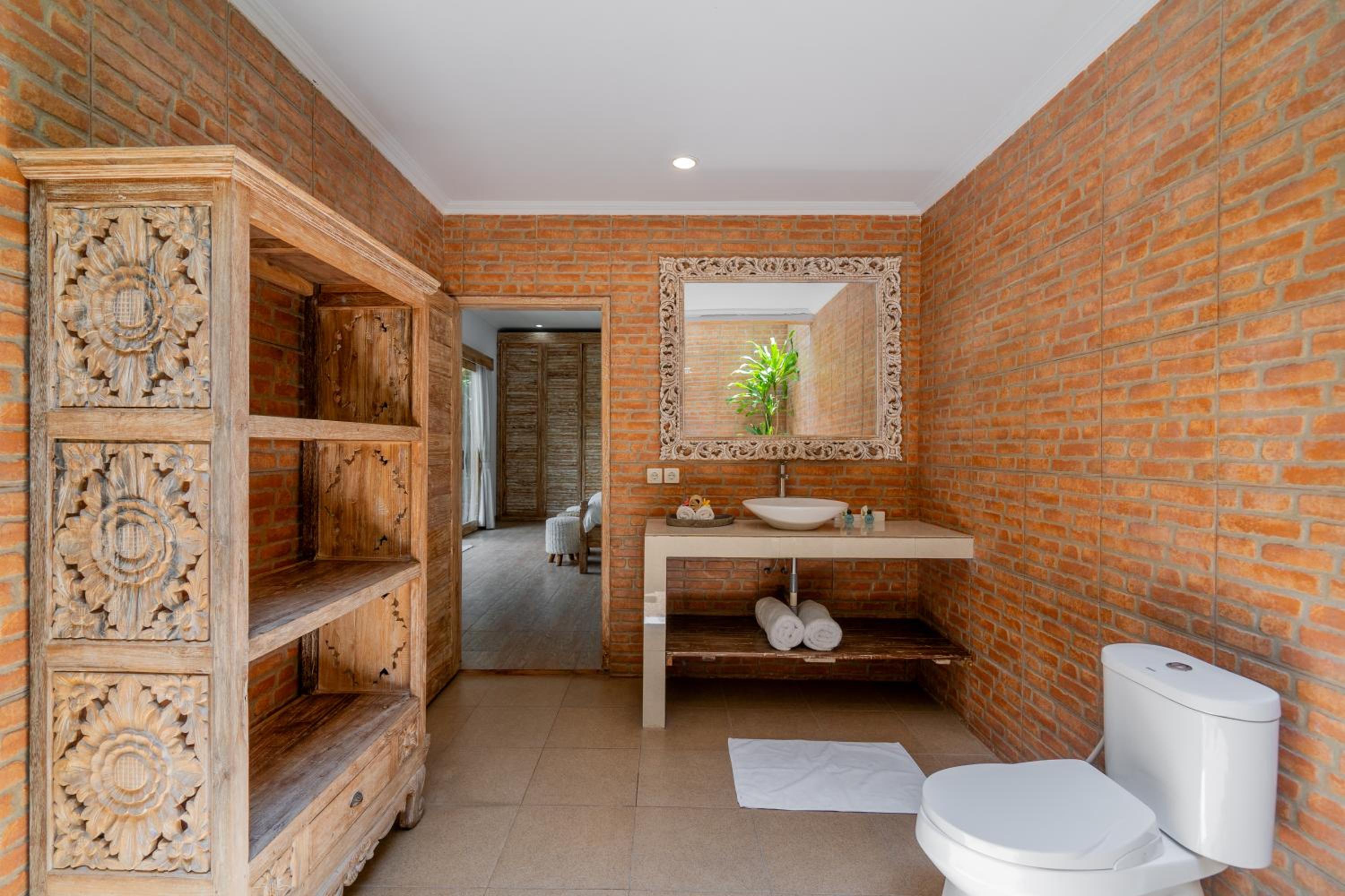 The Laras - Spacious 3BR Authentic Balinese Villa