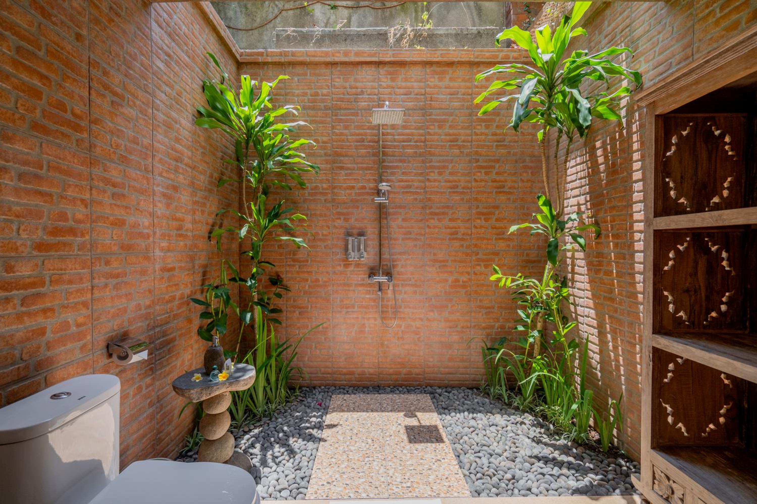 The Laras - Spacious 3BR Authentic Balinese Villa
