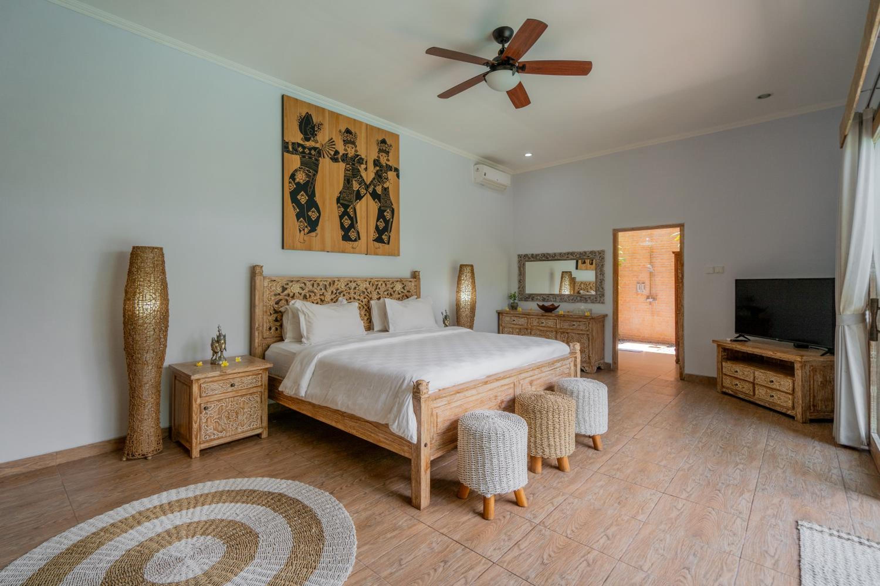 The Laras - Spacious 3BR Authentic Balinese Villa