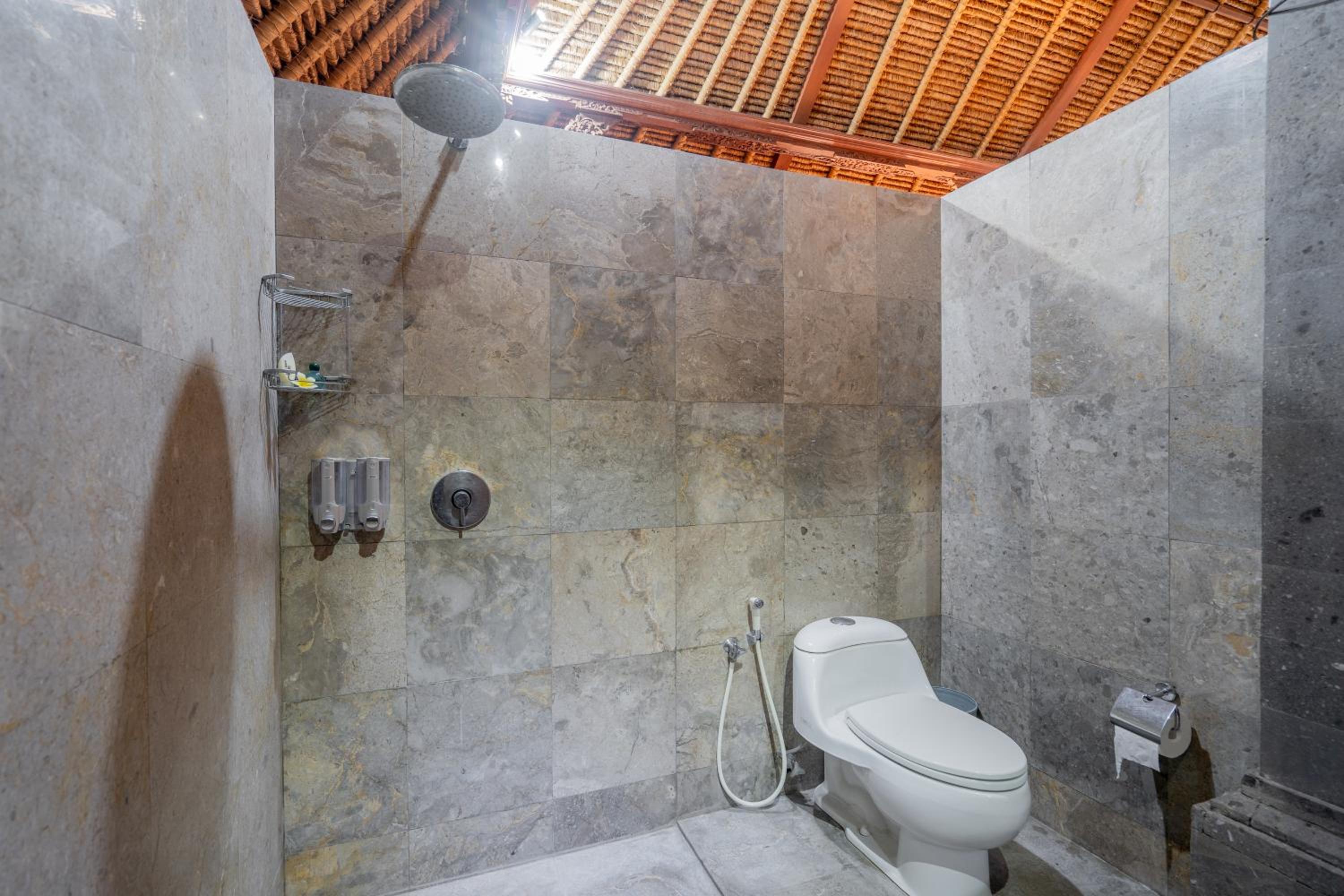The Laras - Spacious 3BR Authentic Balinese Villa