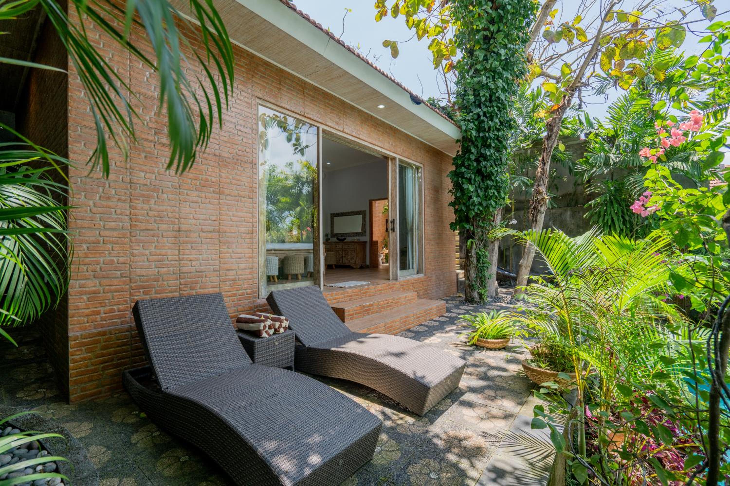 The Laras - Spacious 3BR Authentic Balinese Villa