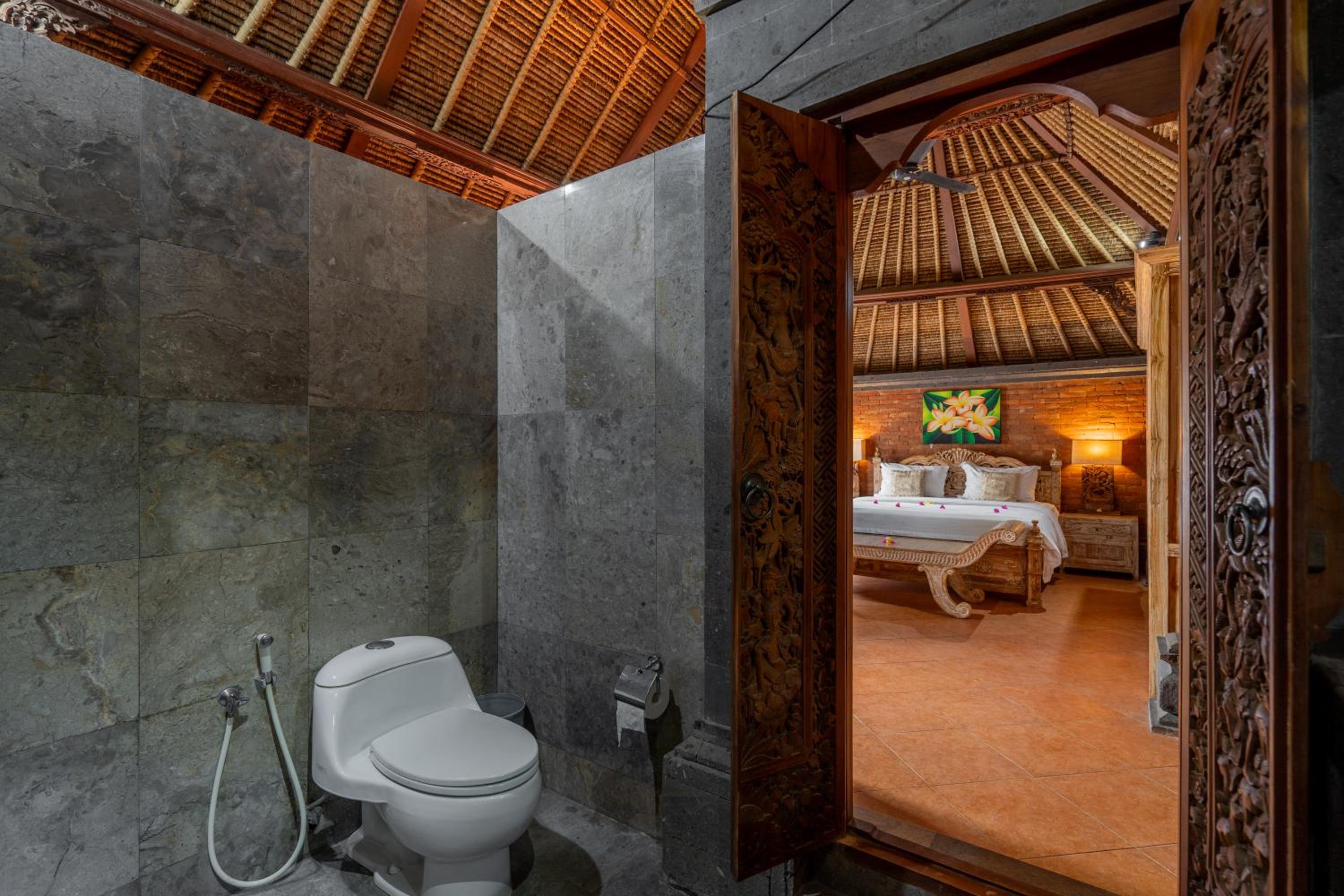 The Laras - Spacious 3BR Authentic Balinese Villa