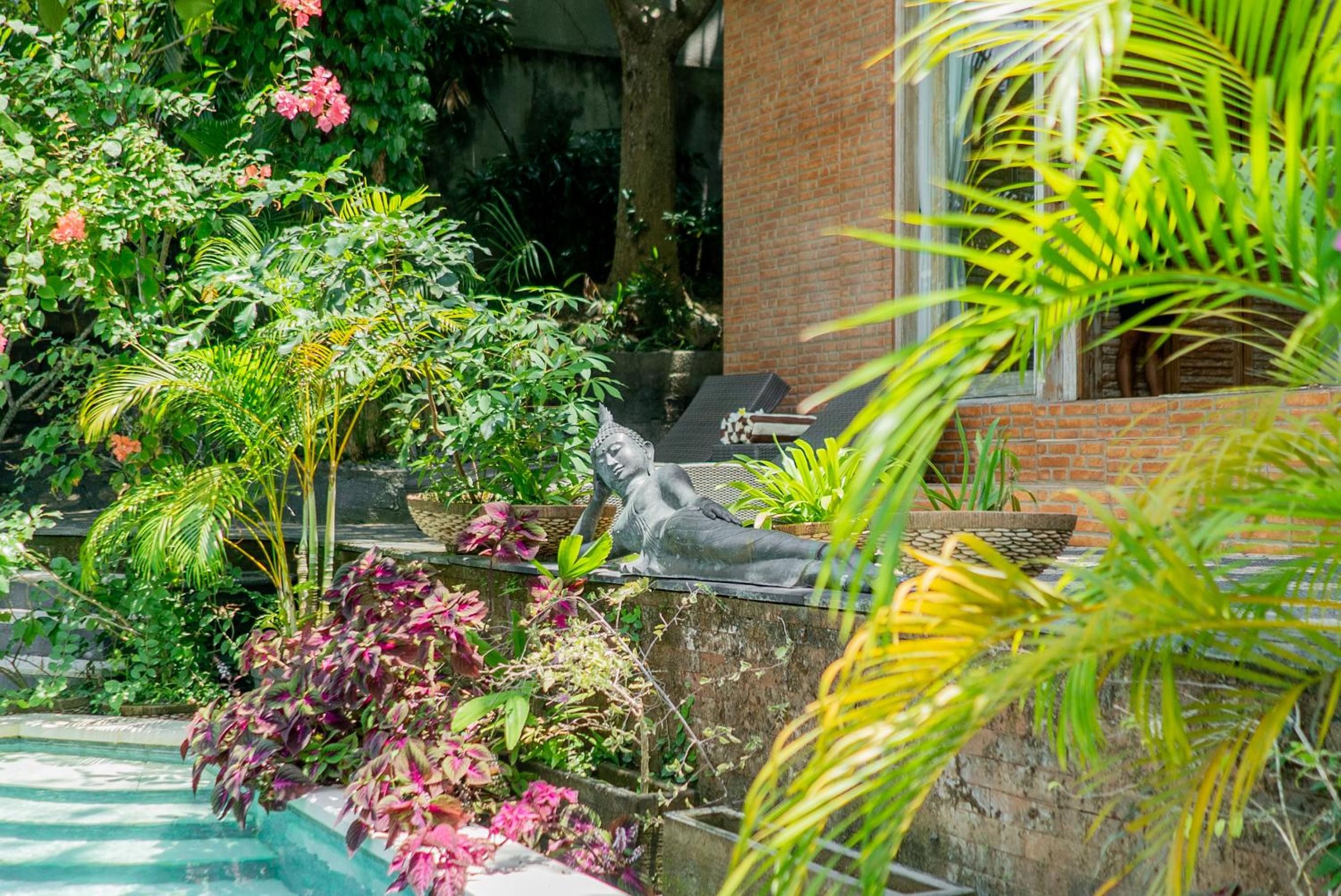The Laras - Spacious 3BR Authentic Balinese Villa