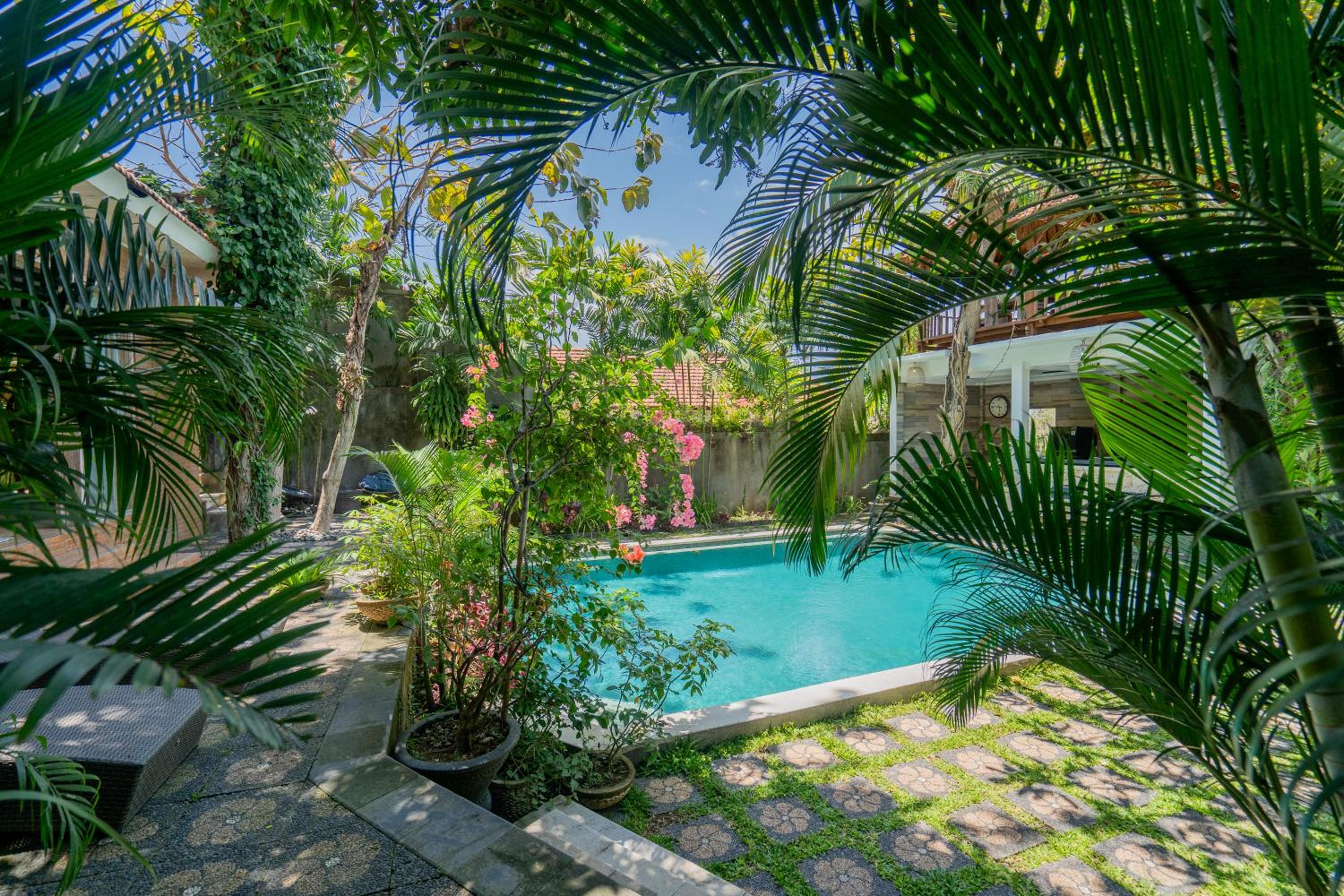 The Laras - Spacious 3BR Authentic Balinese Villa