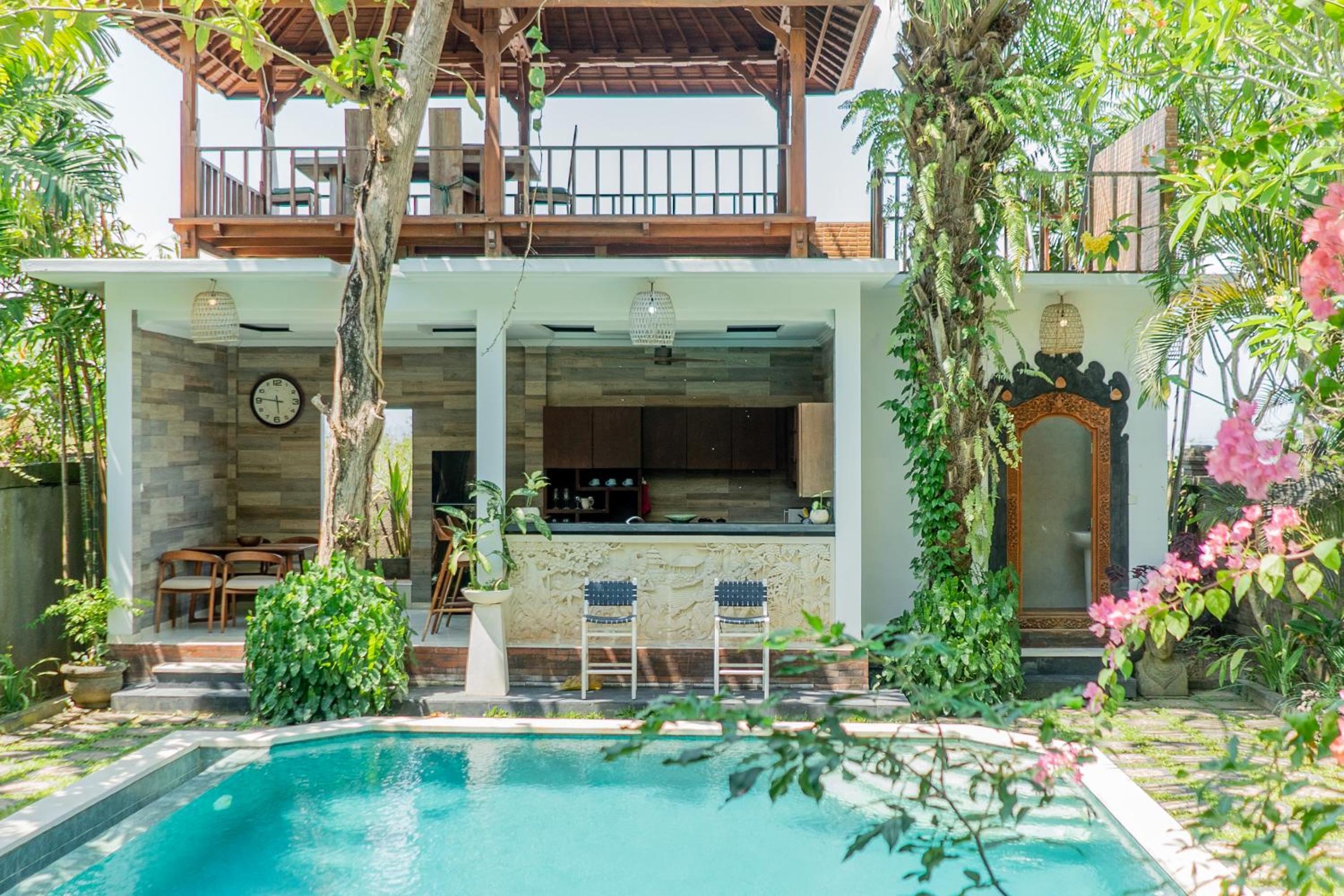 The Laras - Spacious 3BR Authentic Balinese Villa