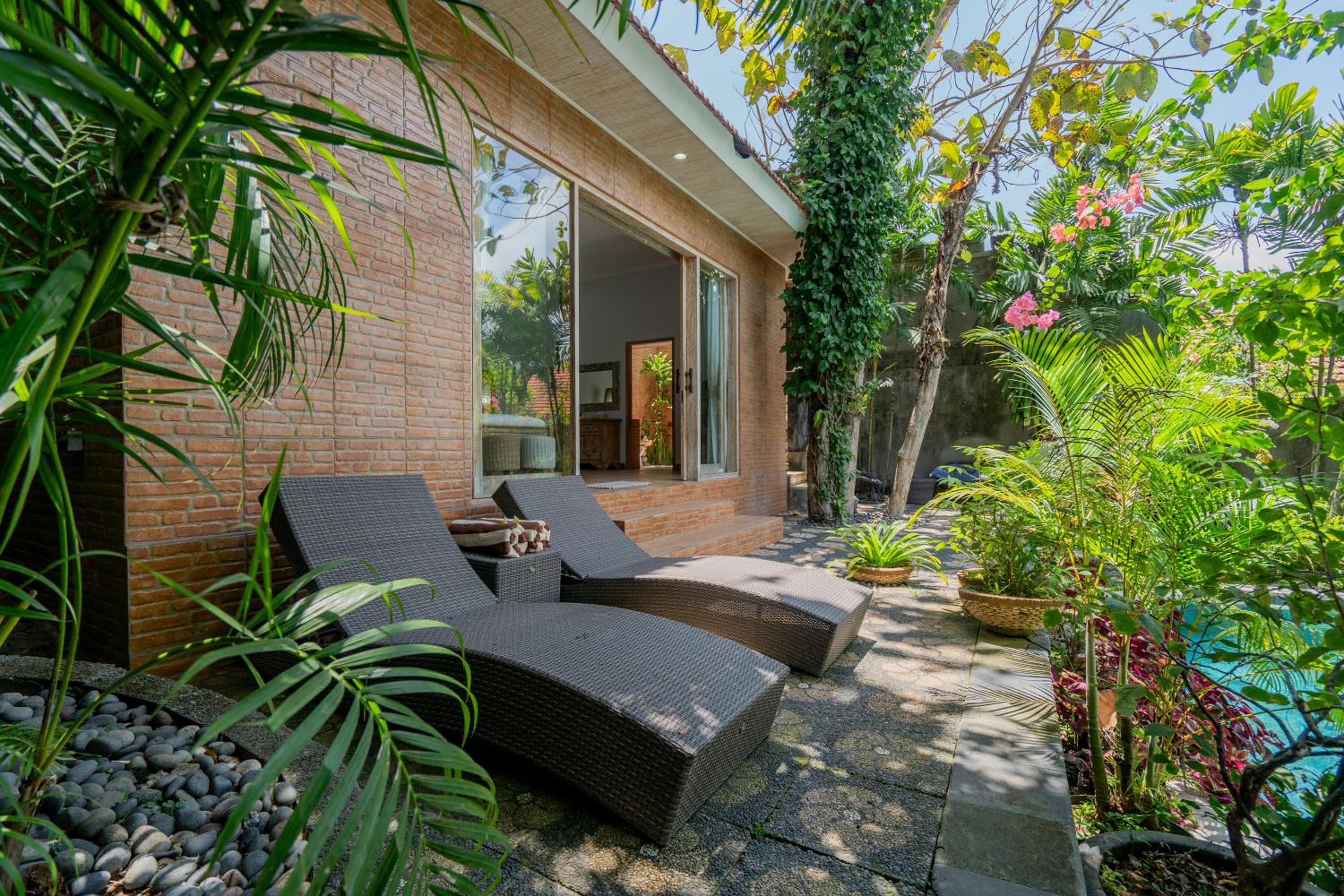 The Laras - Spacious 3BR Authentic Balinese Villa