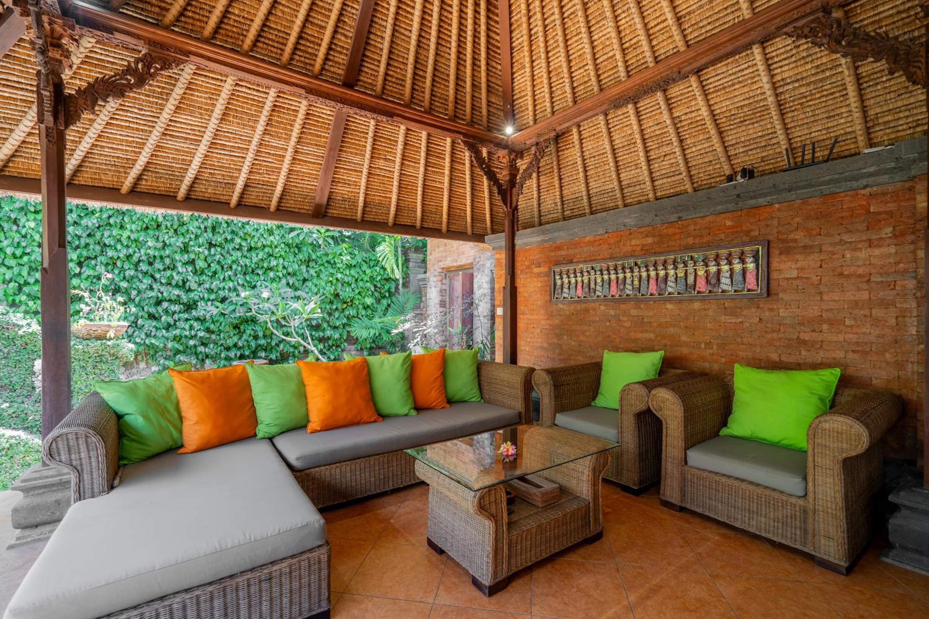 The Laras - Spacious 3BR Authentic Balinese Villa