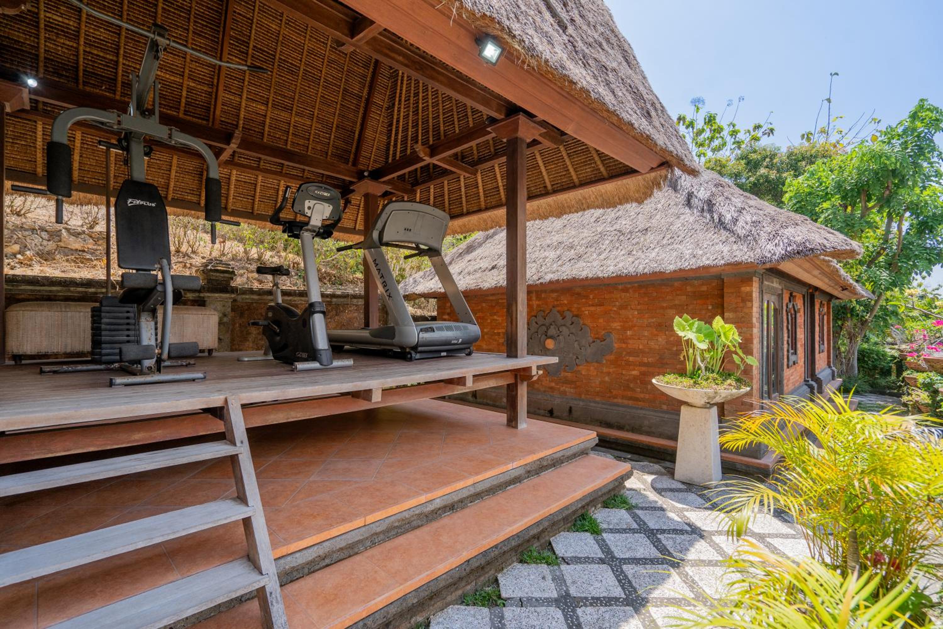 The Laras - Spacious 3BR Authentic Balinese Villa