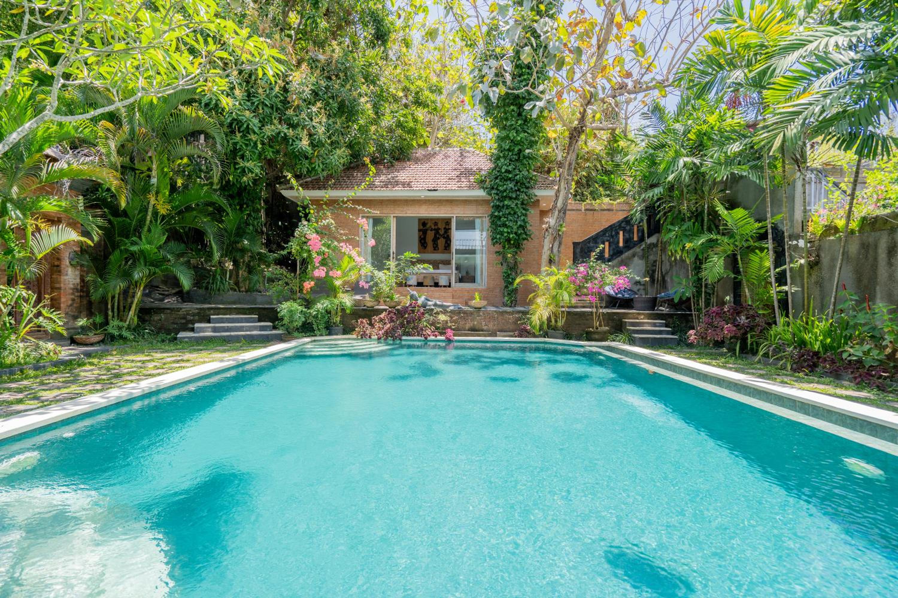 The Laras - Spacious 3BR Authentic Balinese Villa