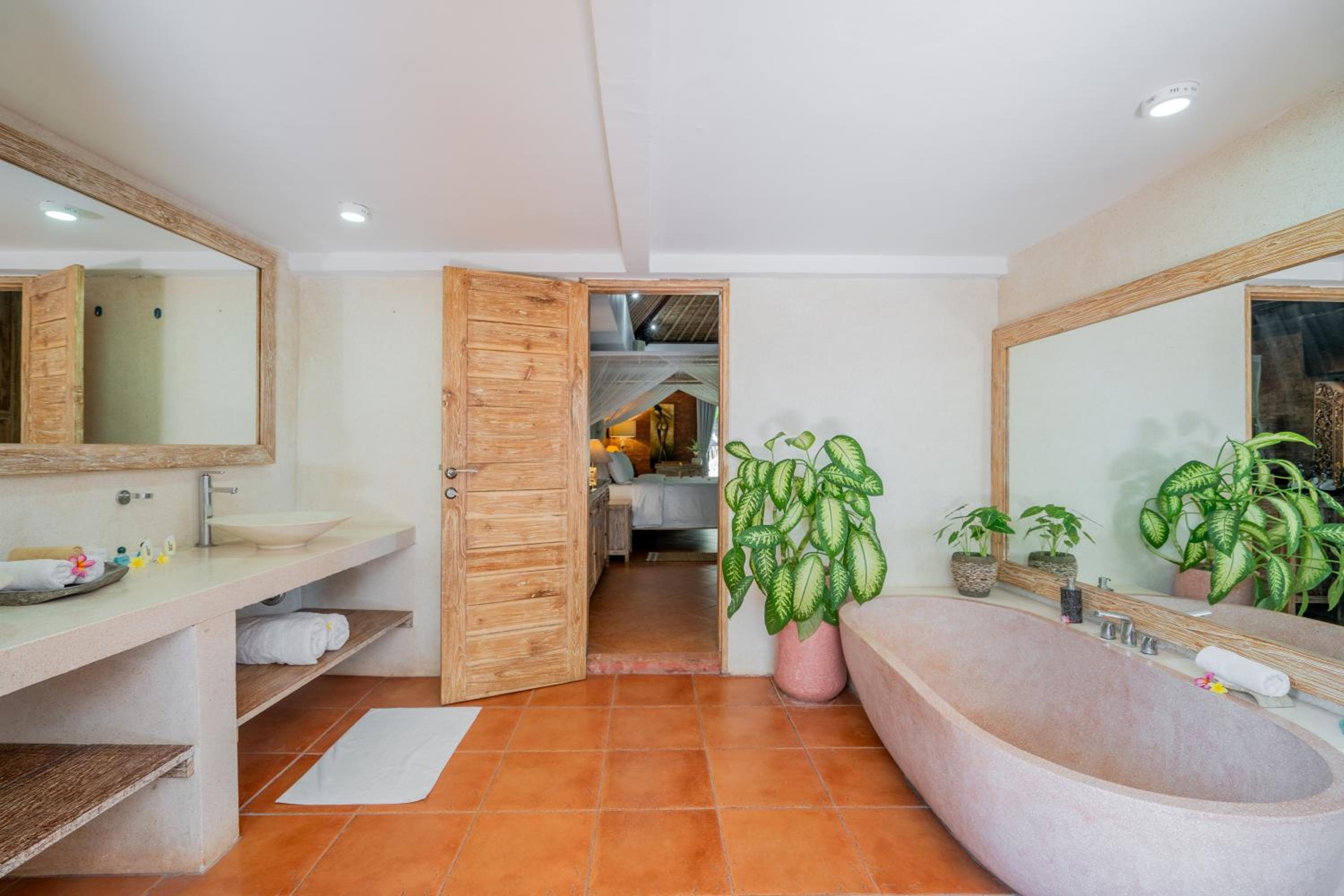 The Laras - Spacious 3BR Authentic Balinese Villa