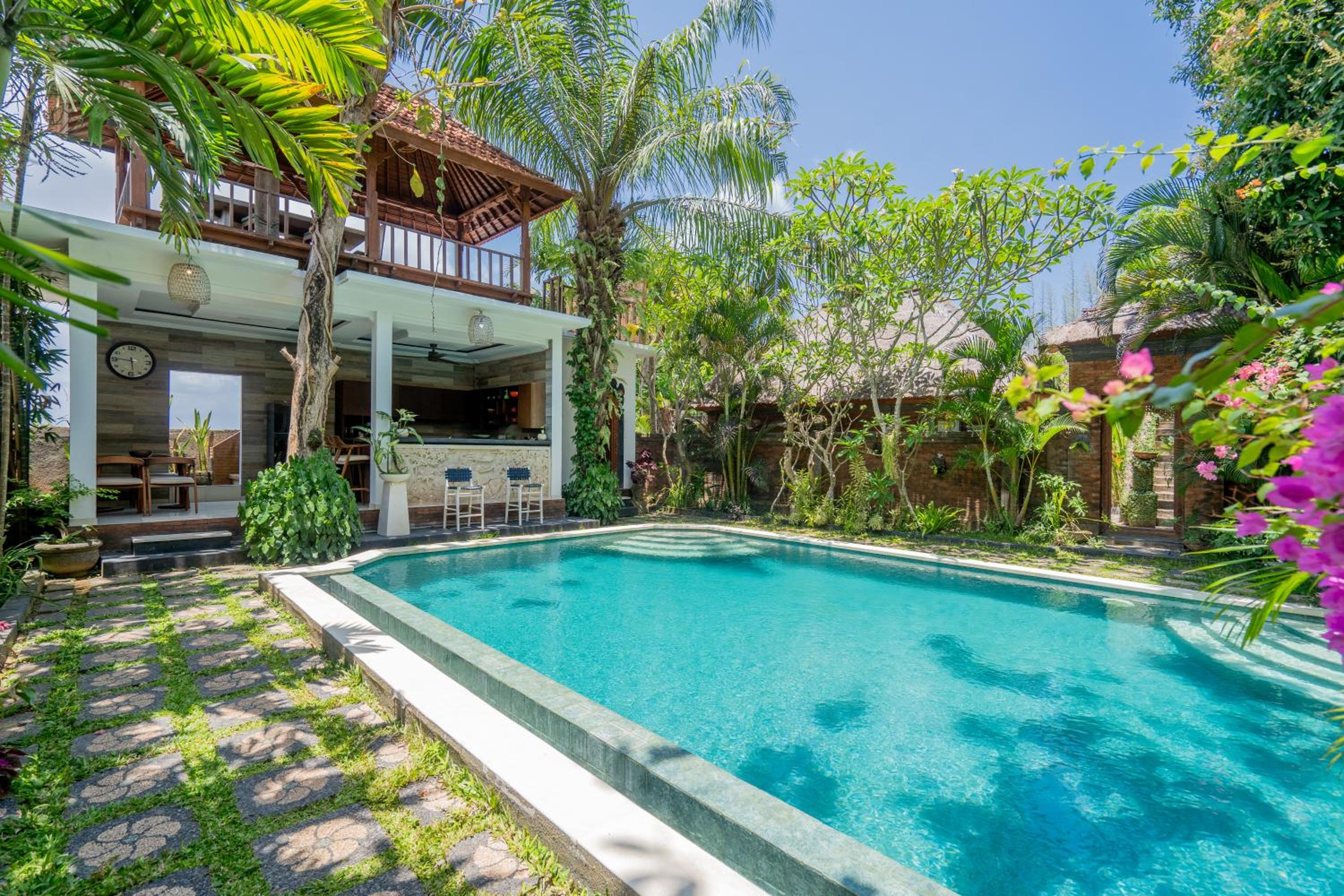 The Laras - Spacious 3BR Authentic Balinese Villa