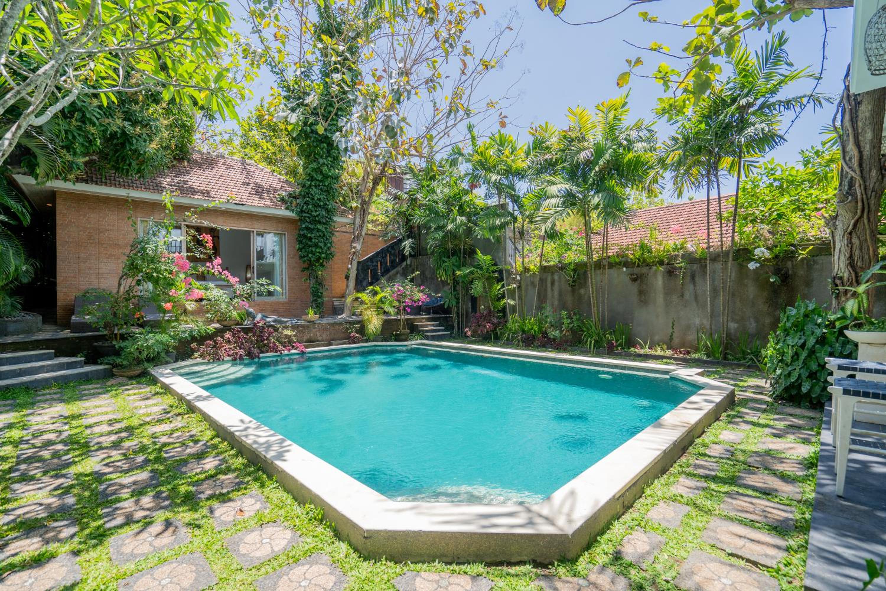 The Laras - Spacious 3BR Authentic Balinese Villa