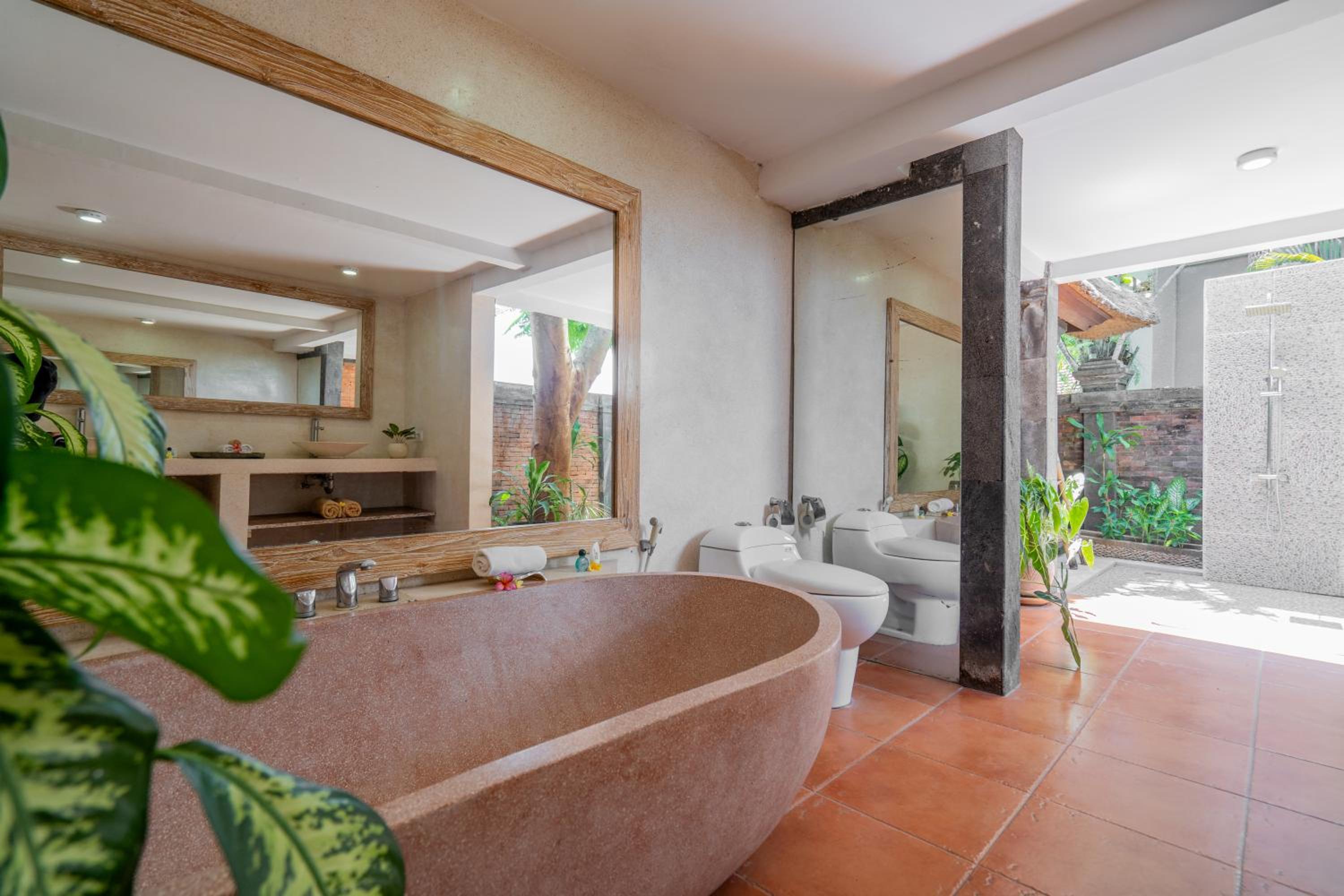 The Laras - Spacious 3BR Authentic Balinese Villa
