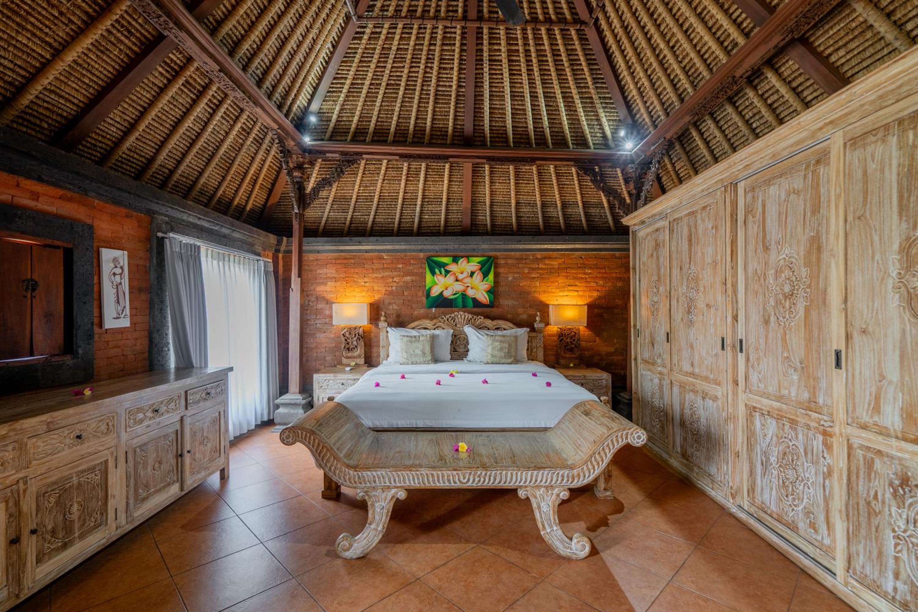 The Laras - Spacious 3BR Authentic Balinese Villa
