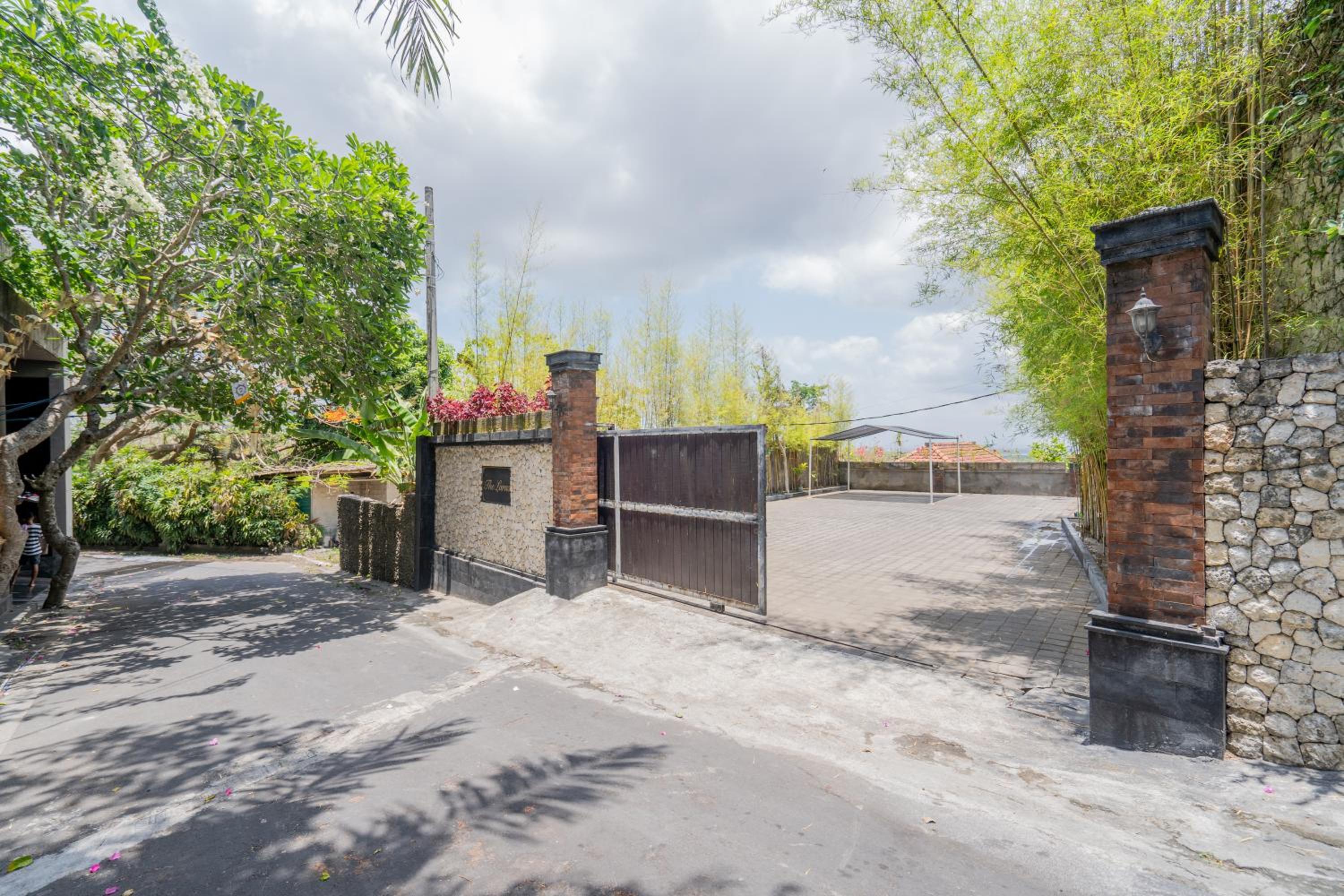 The Laras - Spacious 3BR Authentic Balinese Villa
