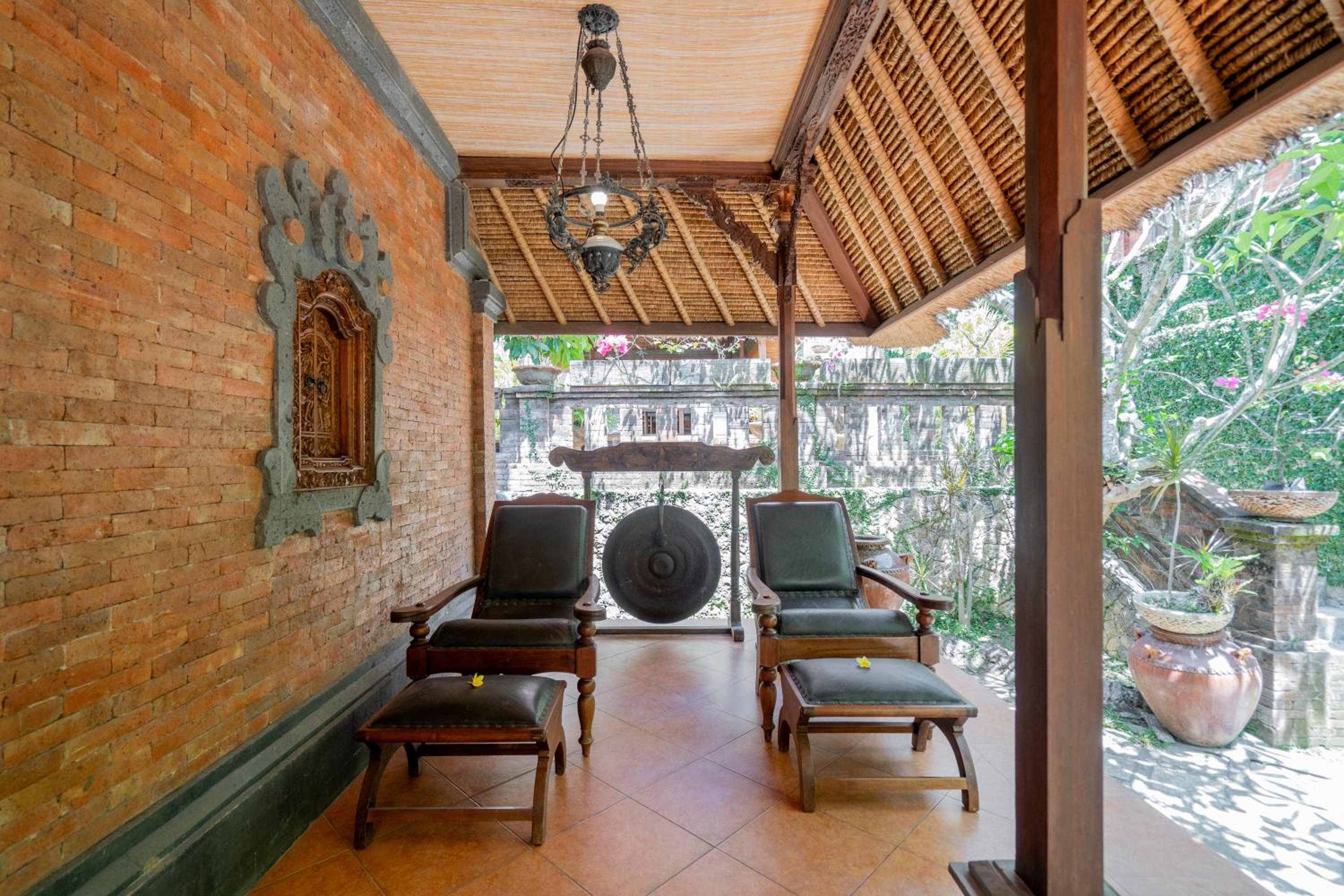 The Laras - Spacious 3BR Authentic Balinese Villa