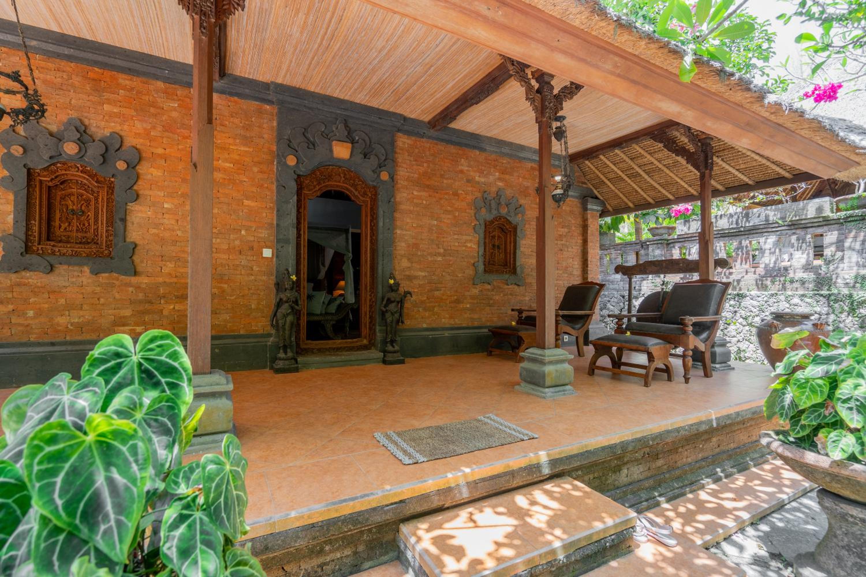 The Laras - Spacious 3BR Authentic Balinese Villa