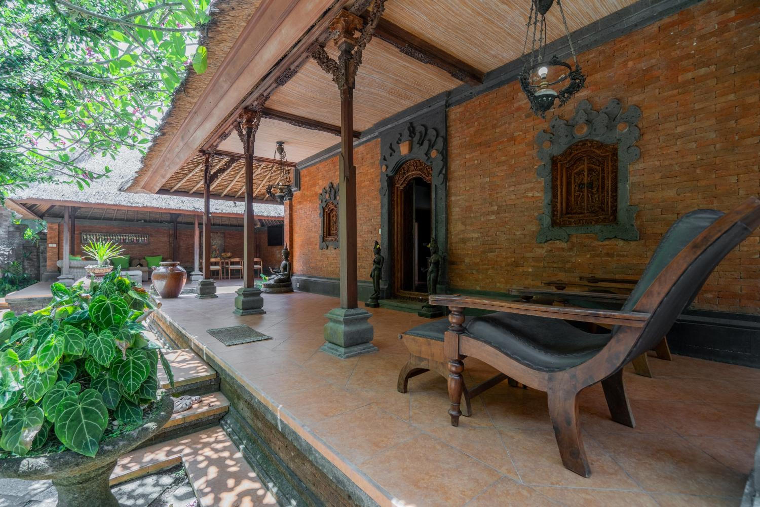 The Laras - Spacious 3BR Authentic Balinese Villa