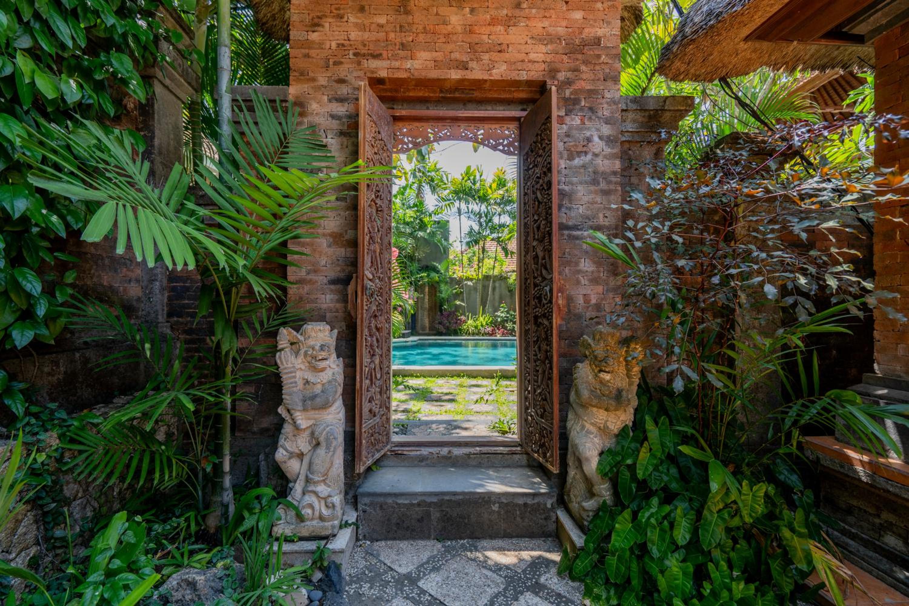 The Laras - Spacious 3BR Authentic Balinese Villa